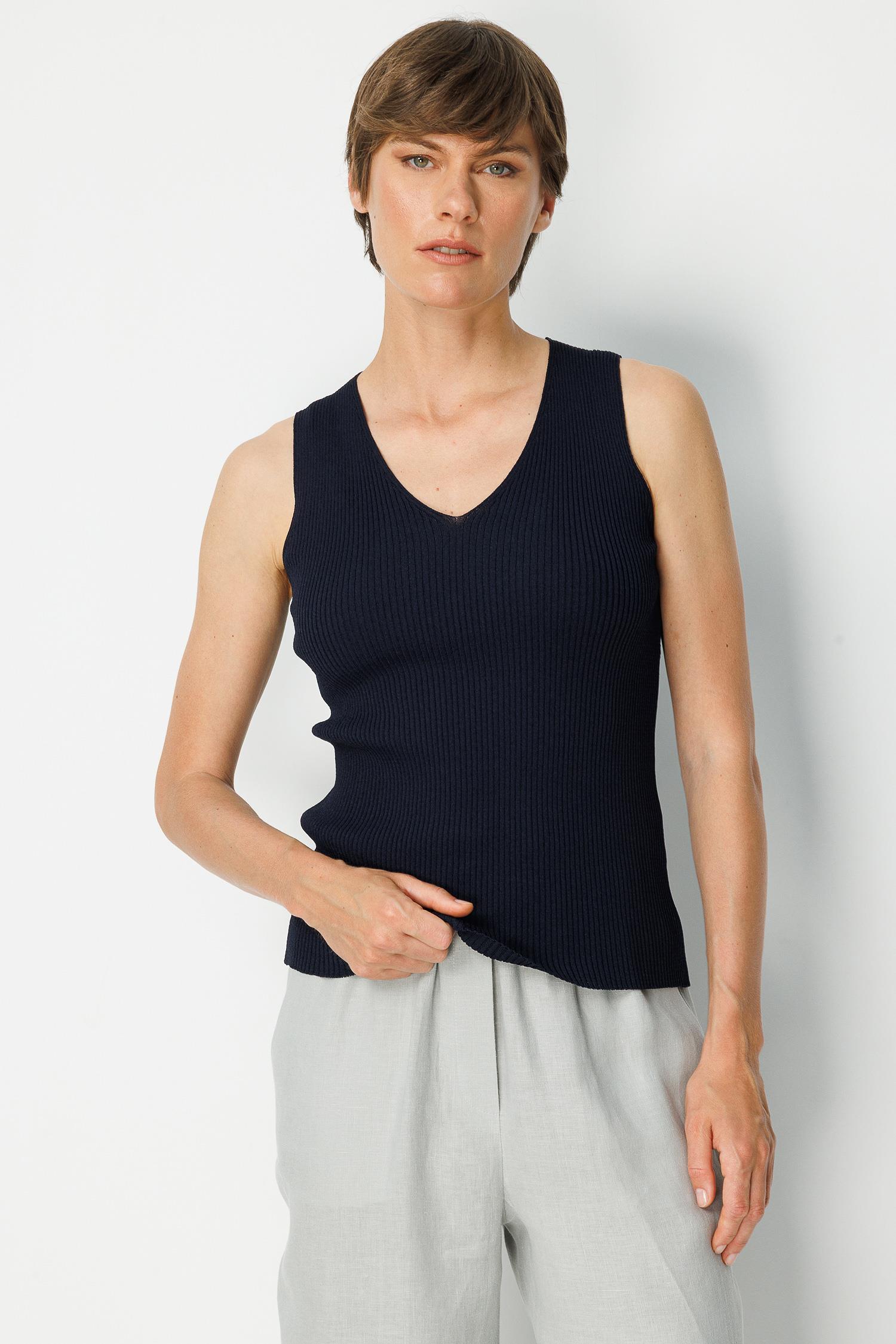 Derby Örgü V Yaka Kolsuz Triko