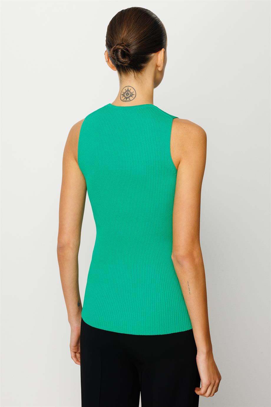 Derby Örgü V Yaka Kolsuz Triko