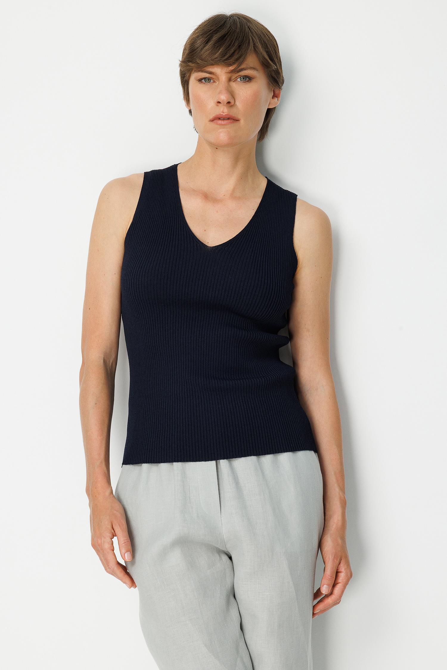 Derby Örgü V Yaka Kolsuz Triko