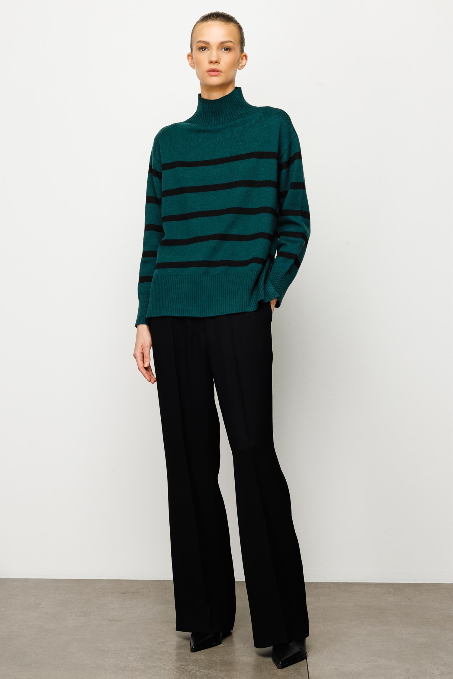 Dik Yaka Çizgili Oversize Triko