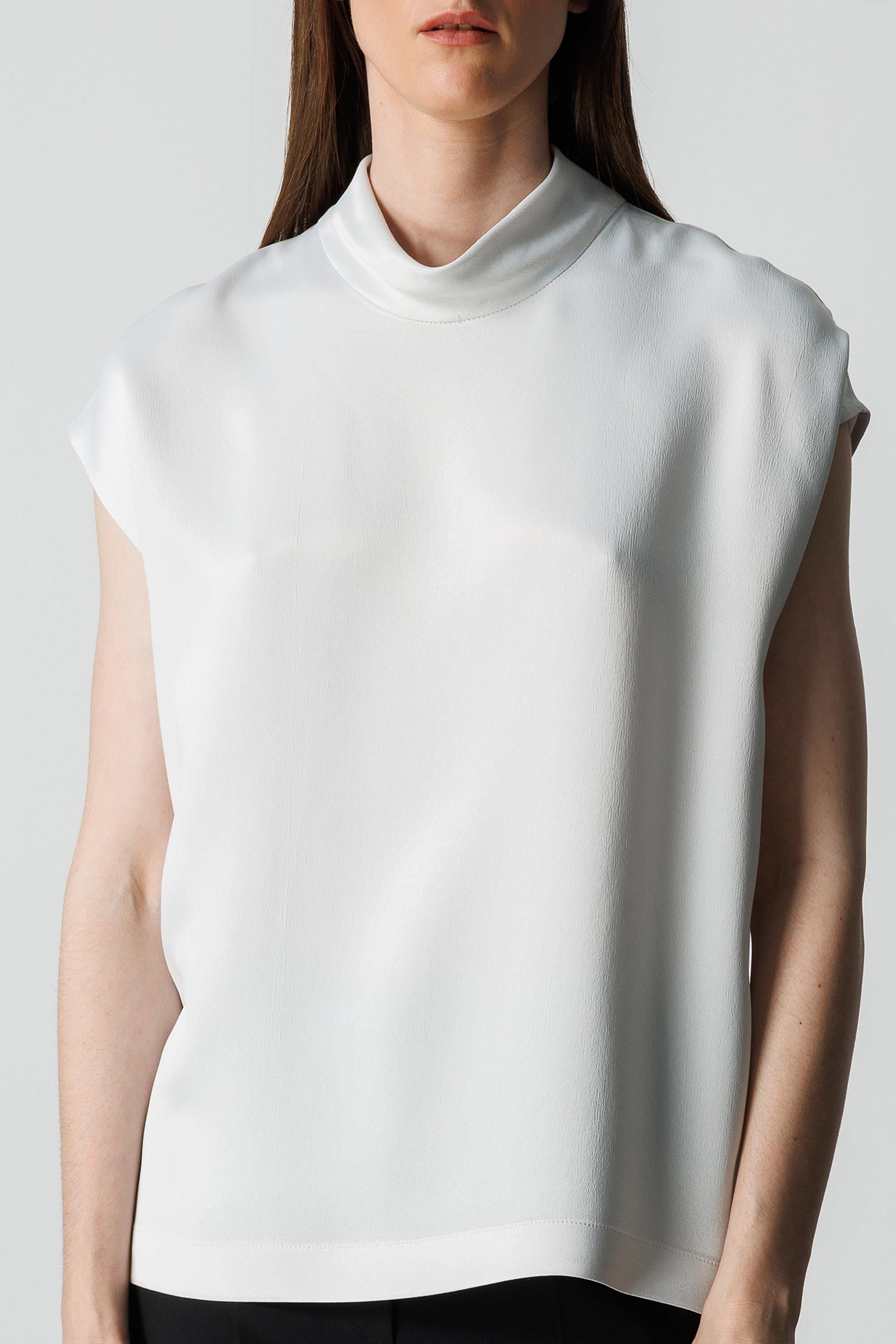 Dik Yaka Düşük Kol Bluz