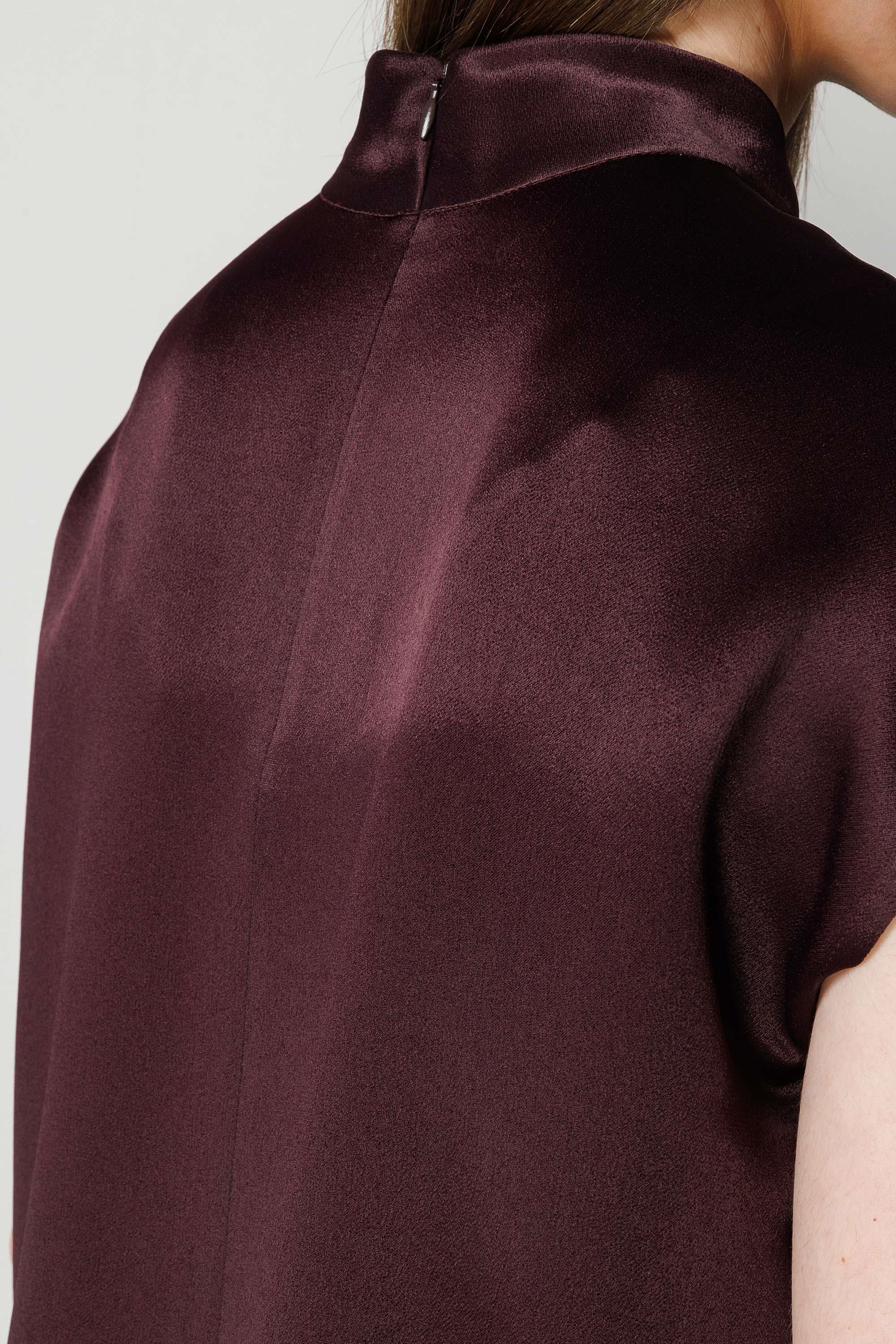 Dik Yaka Düşük Kol Bluz