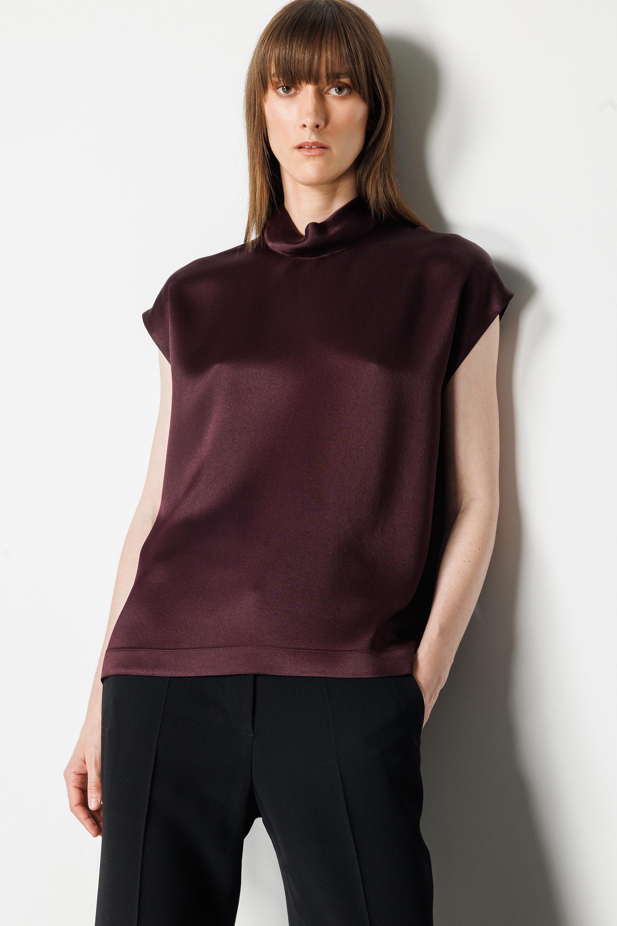 Dik Yaka Düşük Kol Bluz