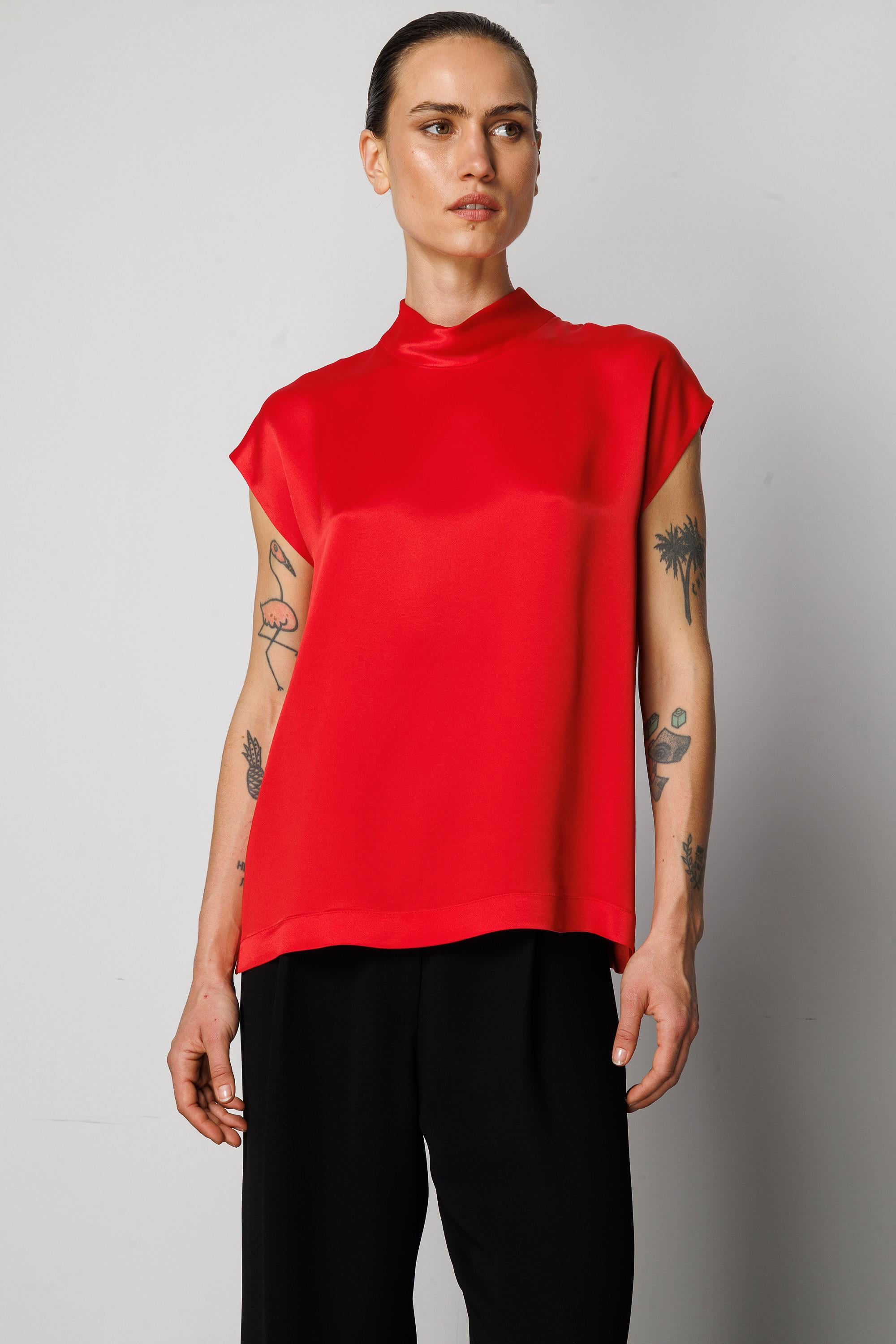 Dik Yaka Düşük Kol Bluz