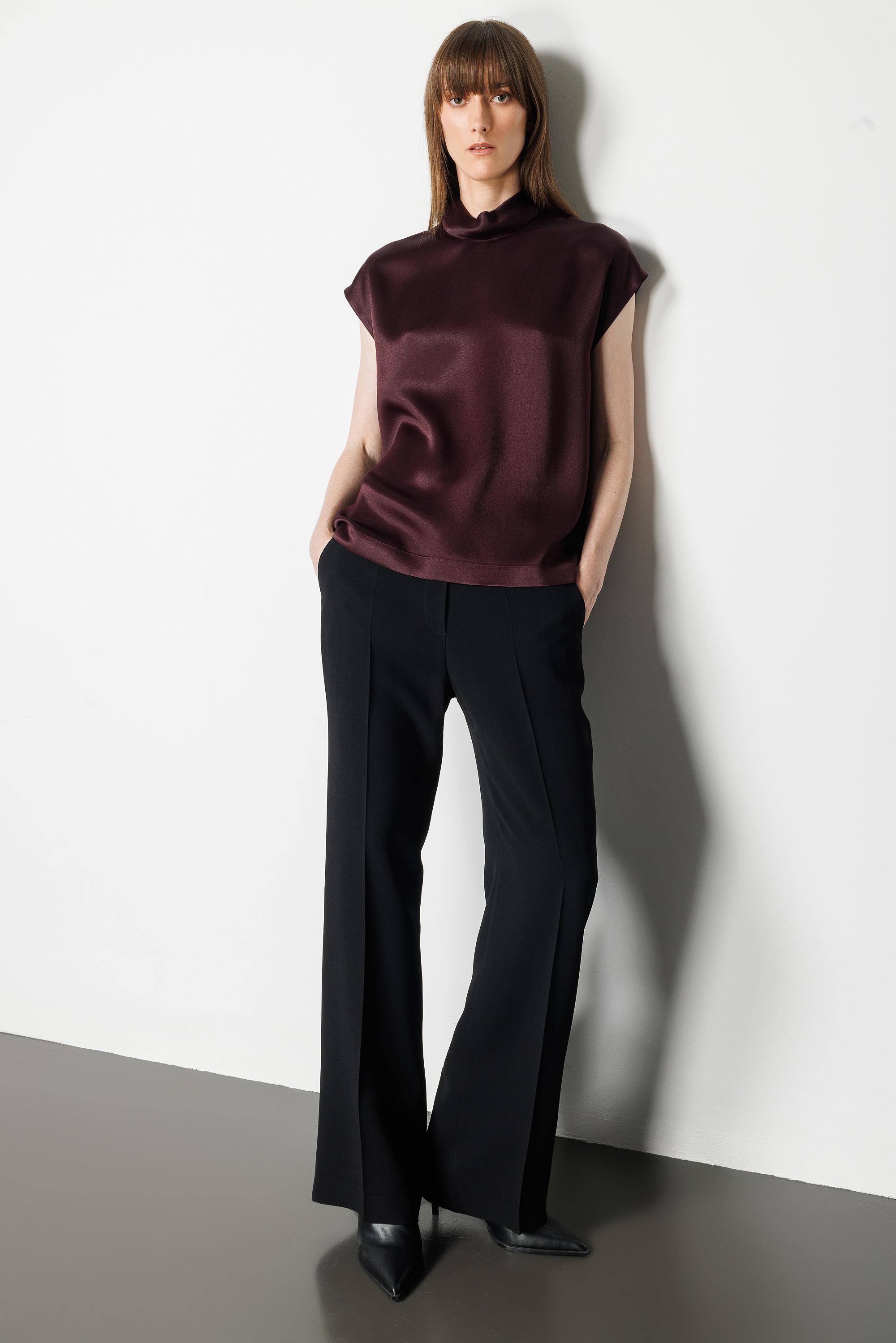 Dik Yaka Düşük Kol Bluz