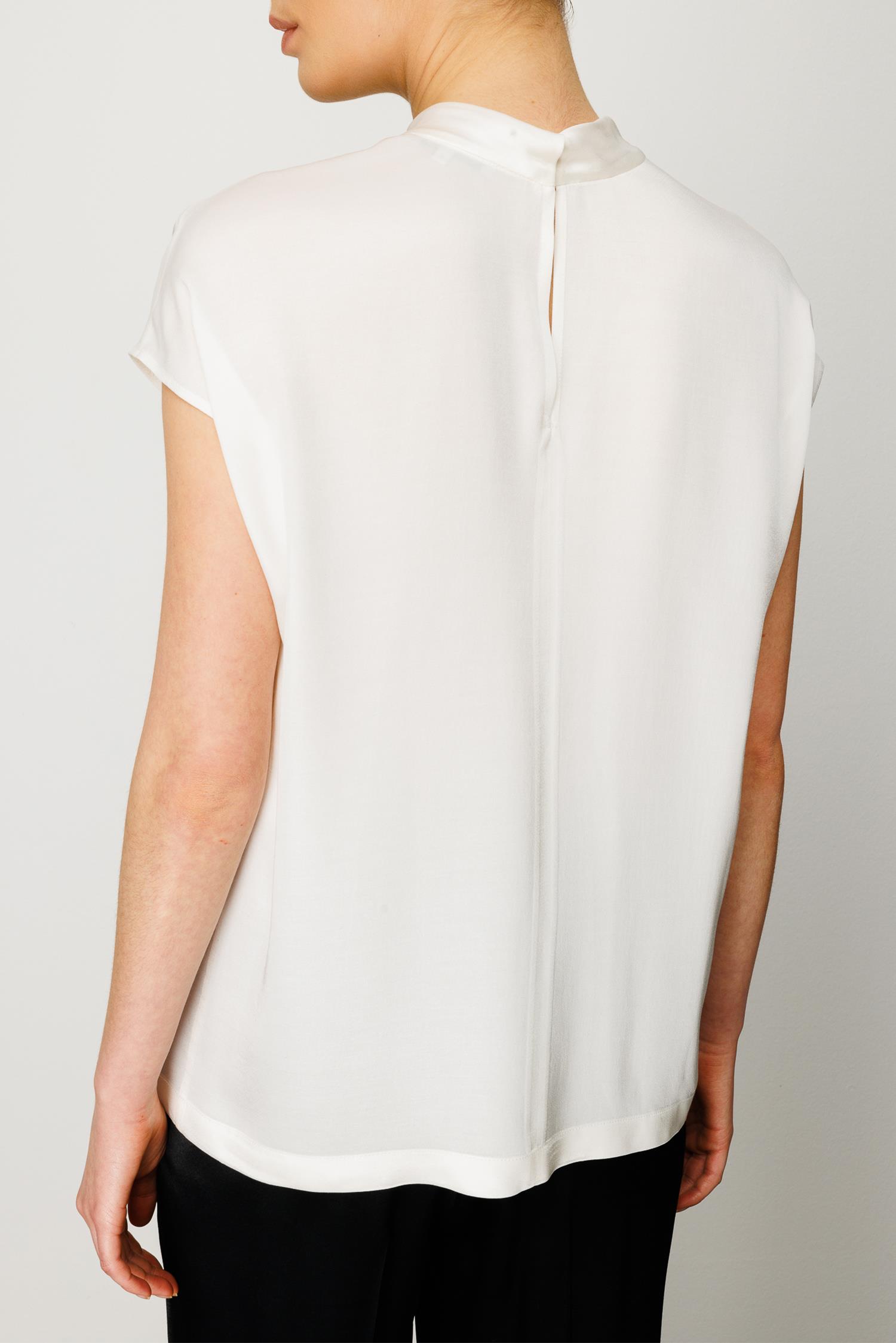 Dik Yaka Düşük Kol Bluz