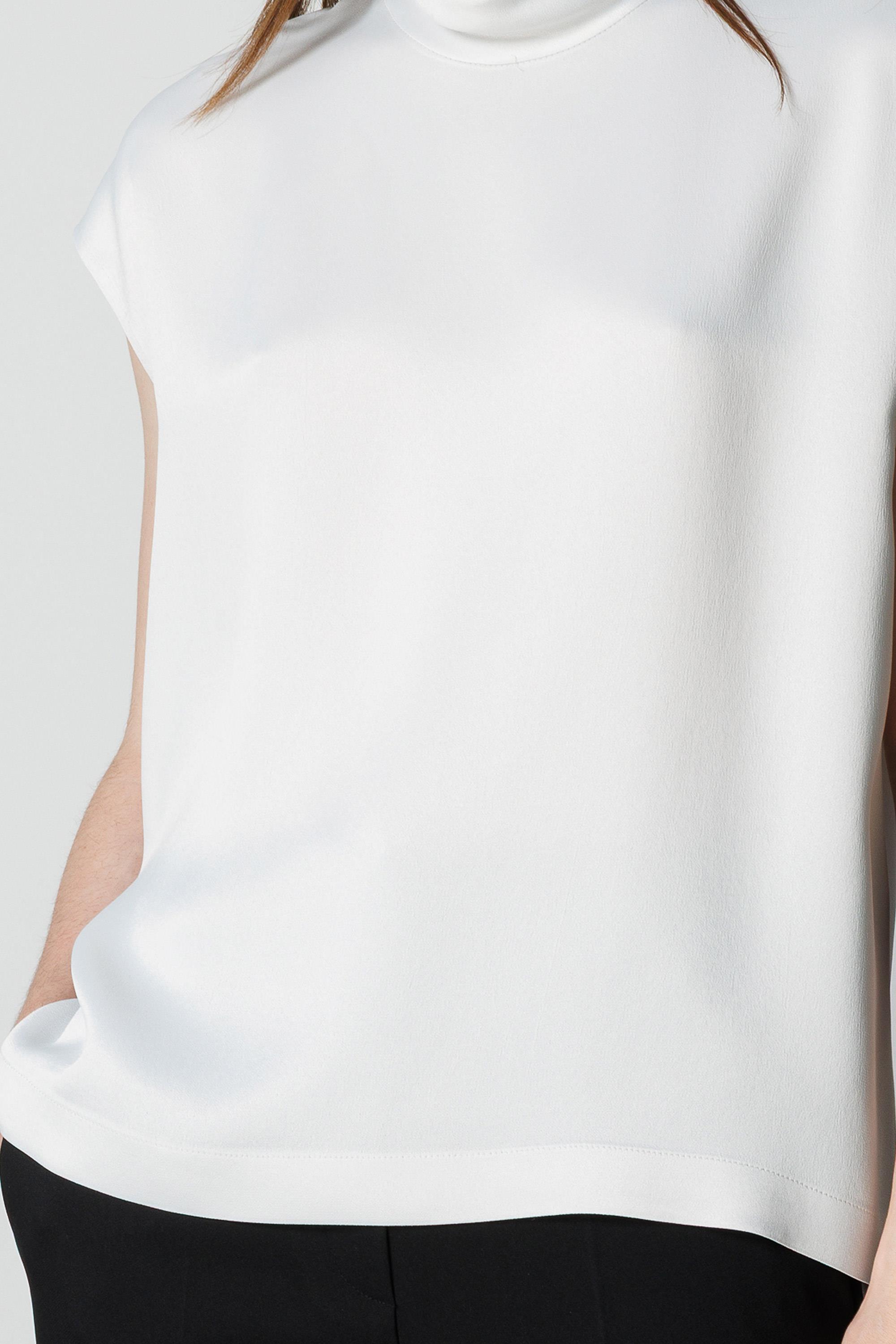 Dik Yaka Düşük Kol Bluz