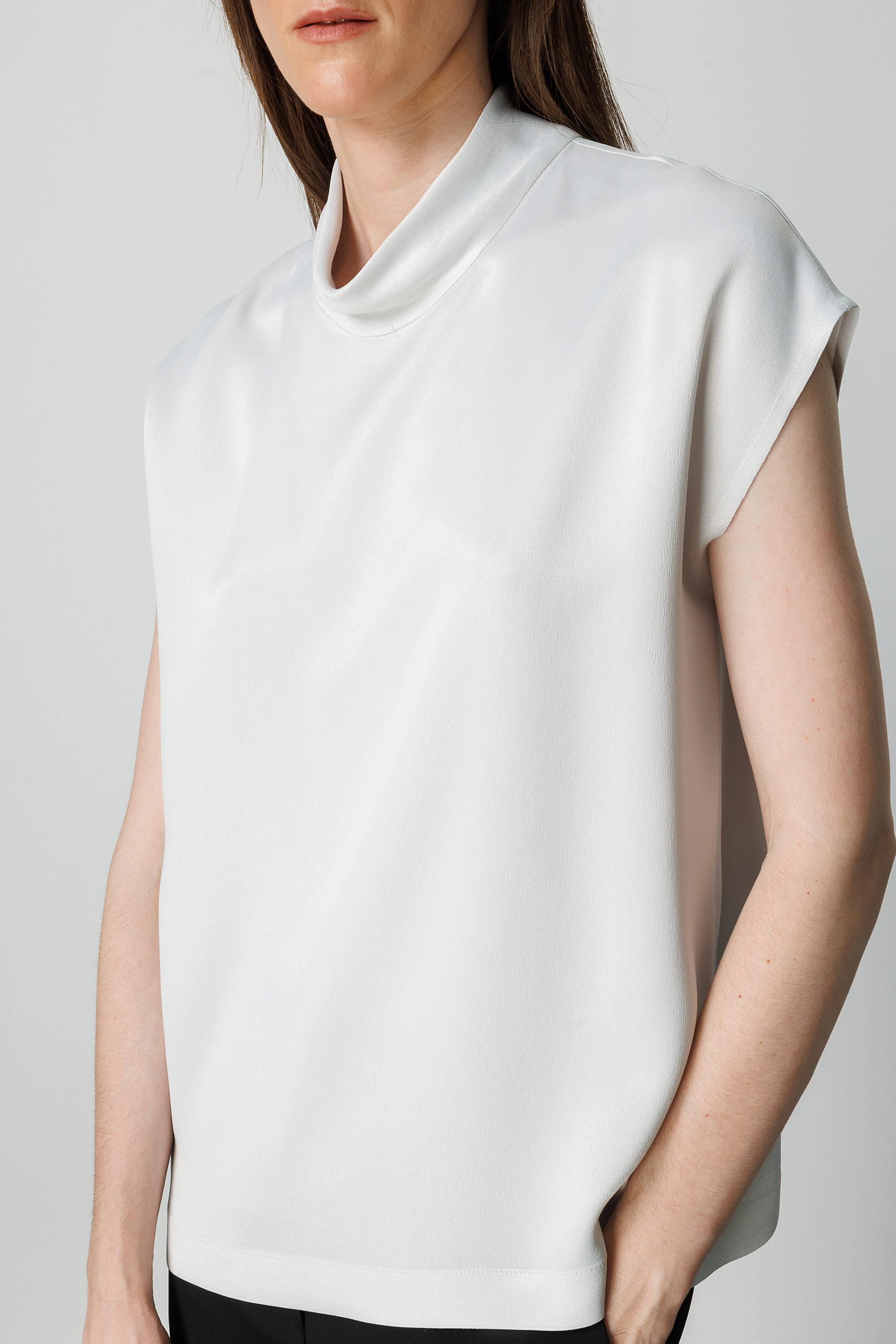 Dik Yaka Düşük Kol Bluz