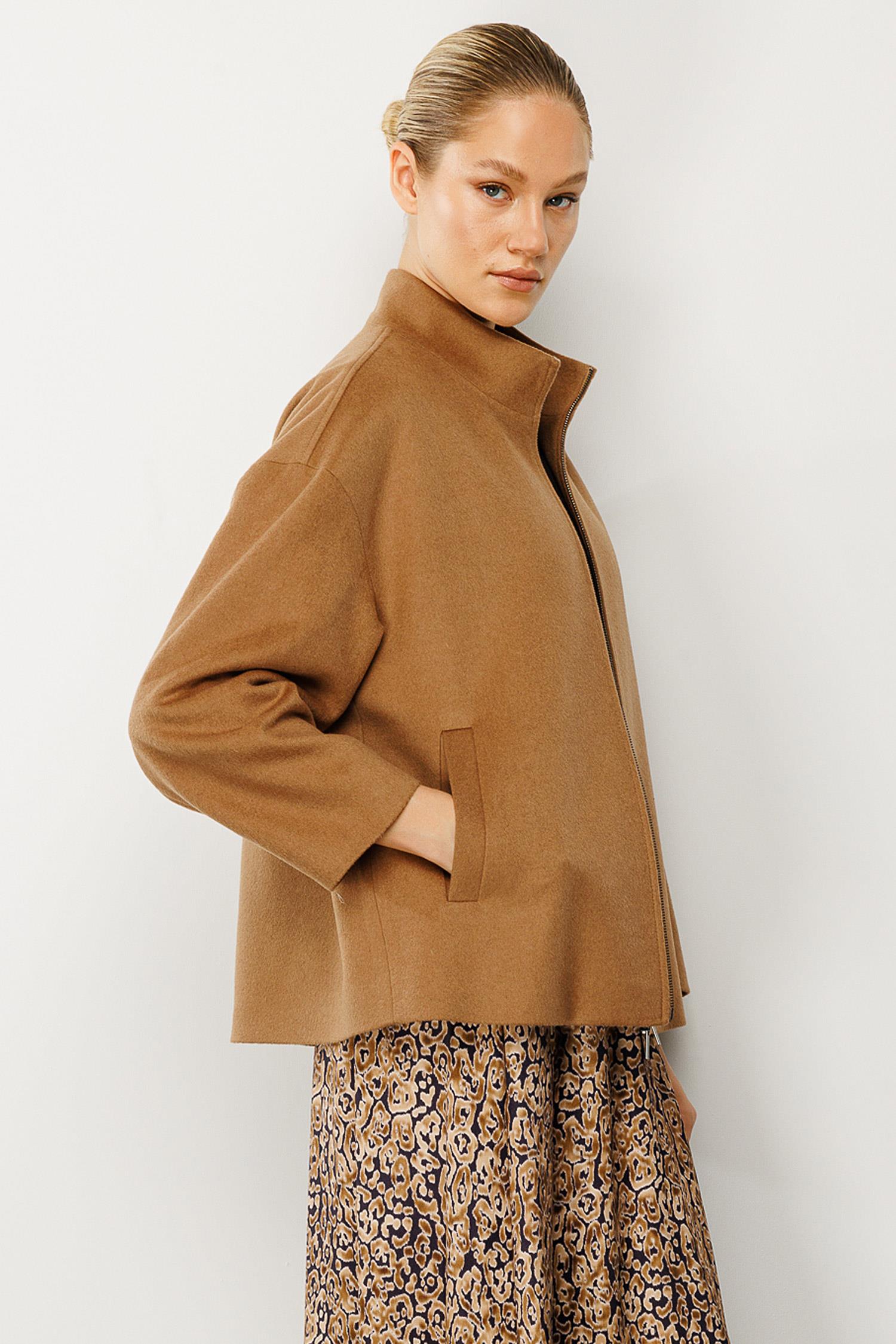 Dik Yaka Fermuarlı Cup