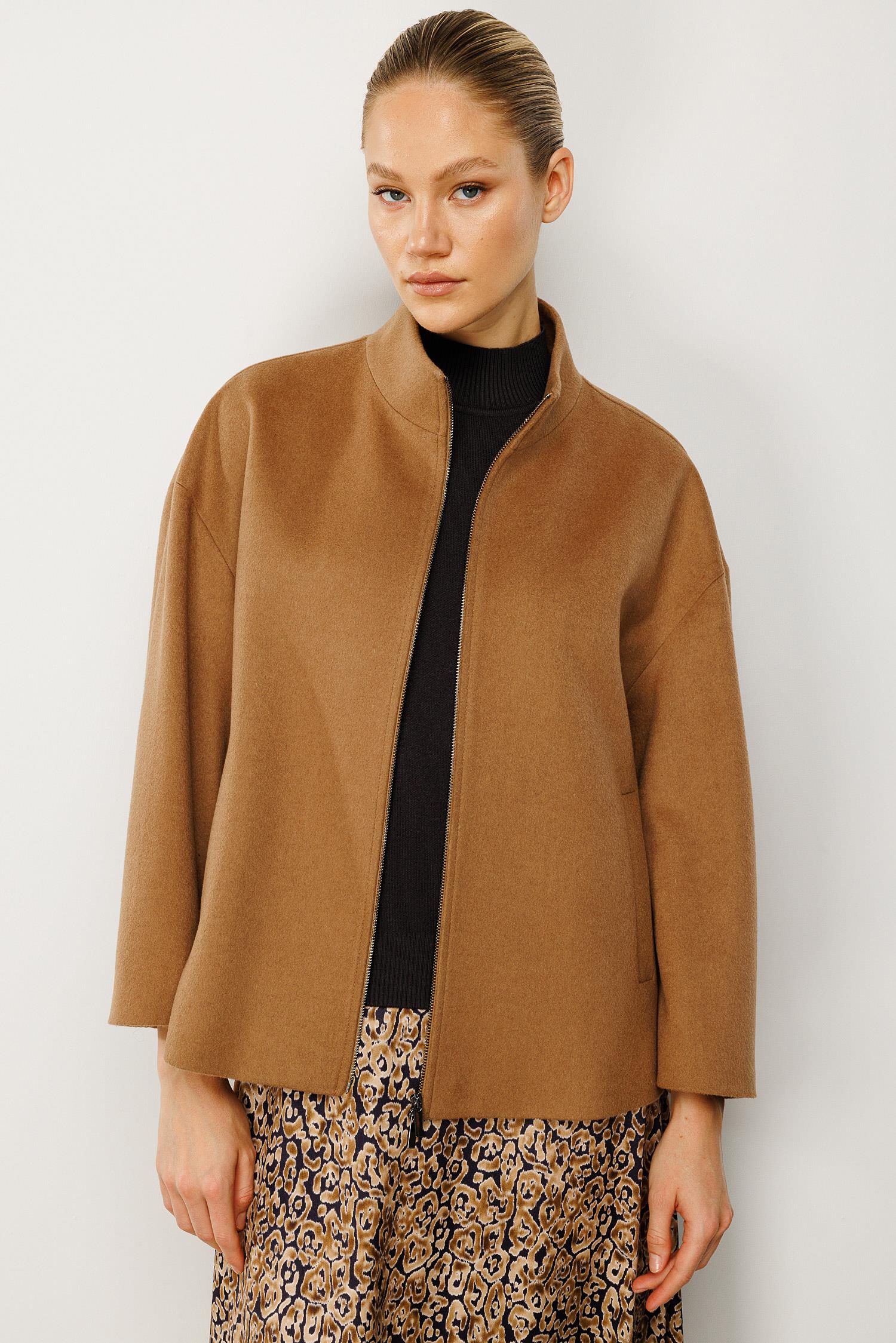 Dik Yaka Fermuarlı Cup