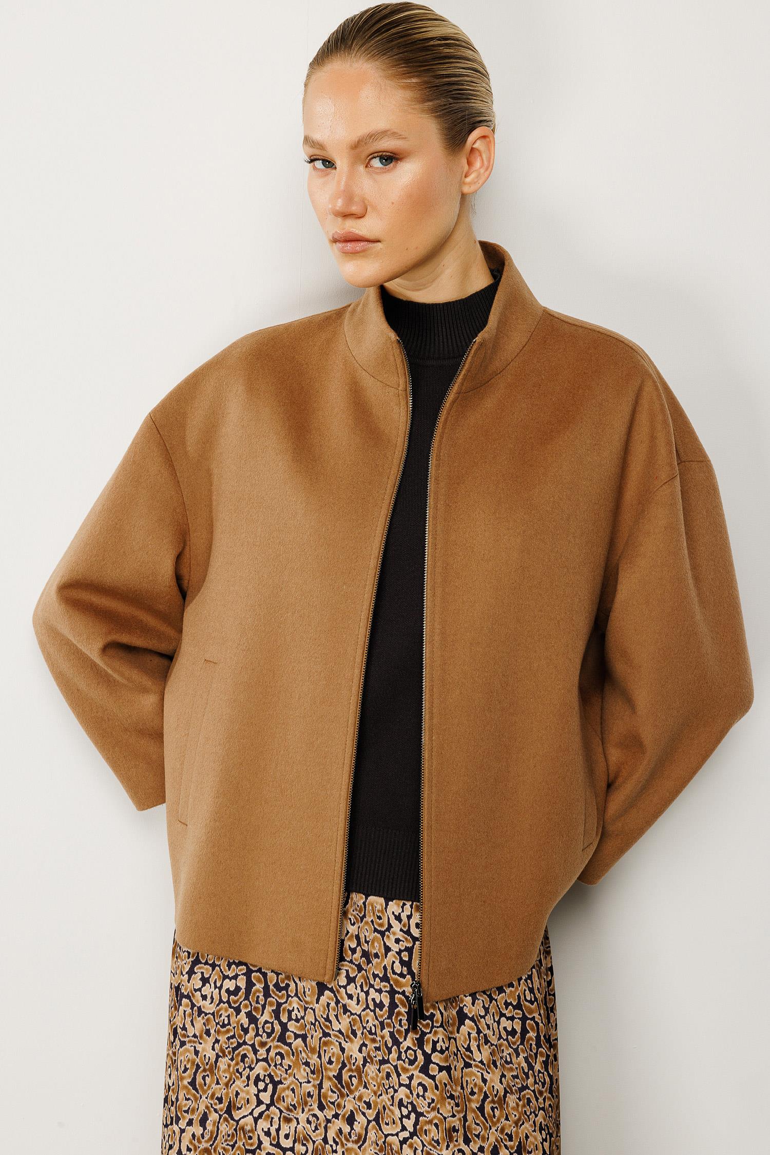 Dik Yaka Fermuarlı Cup