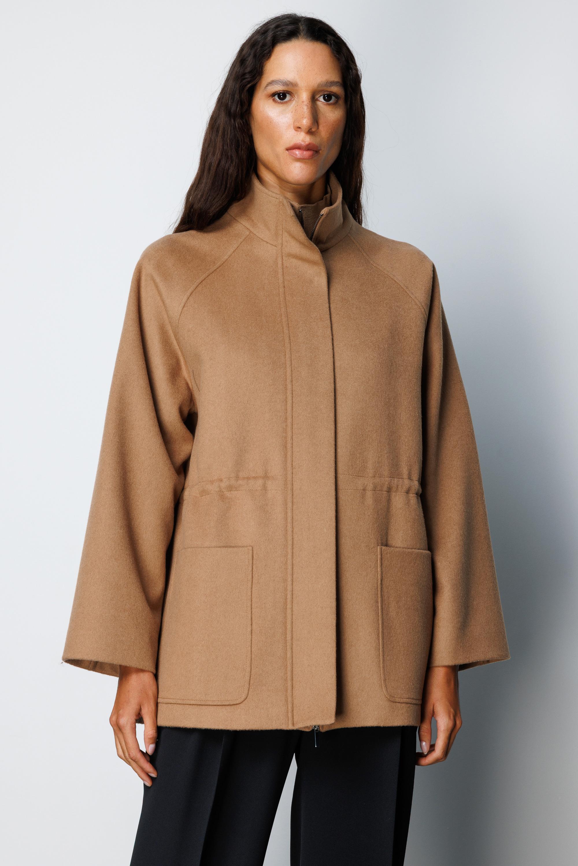 Dik Yaka Fermuarlı Kaban