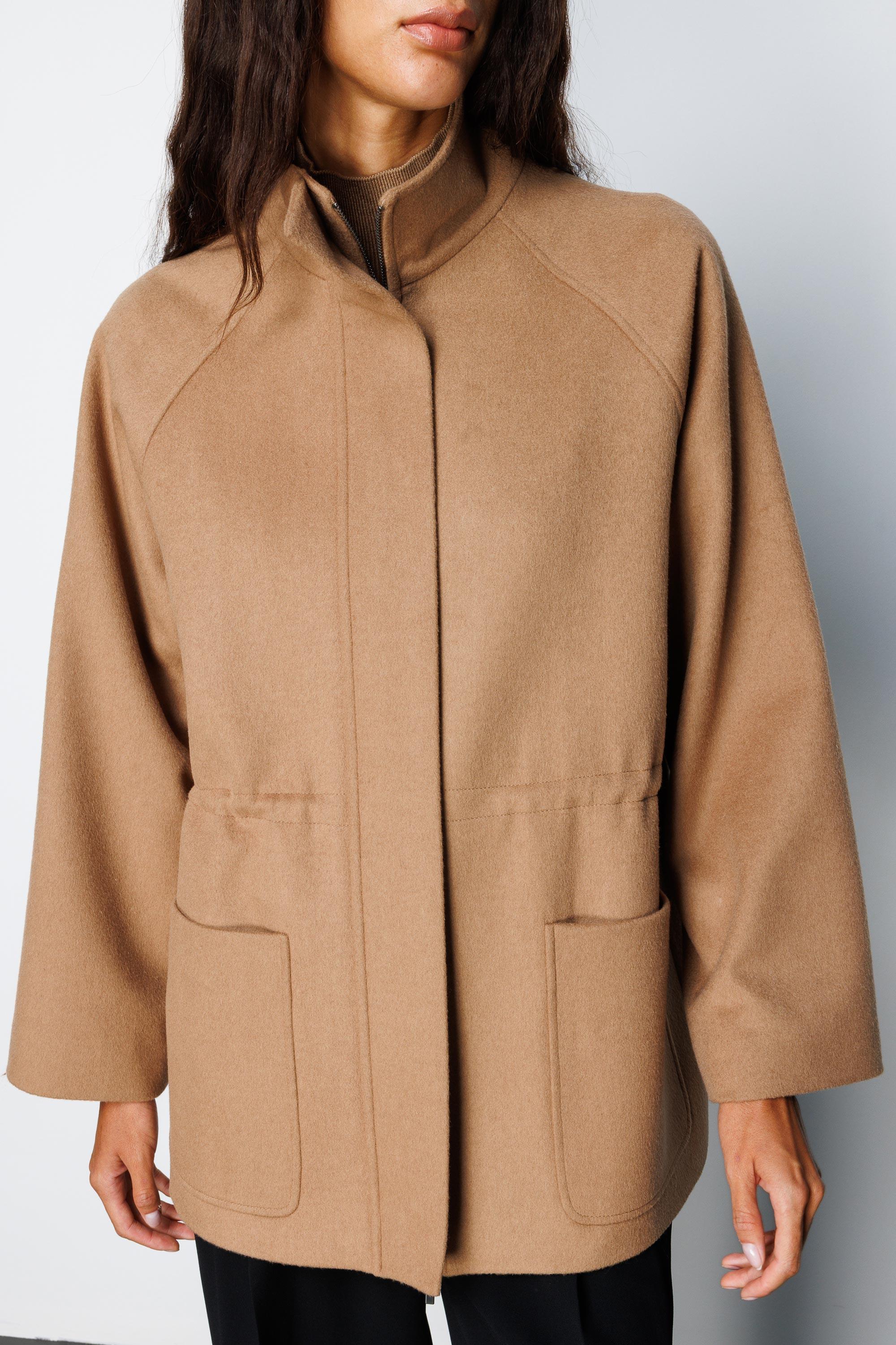 Dik Yaka Fermuarlı Kaban