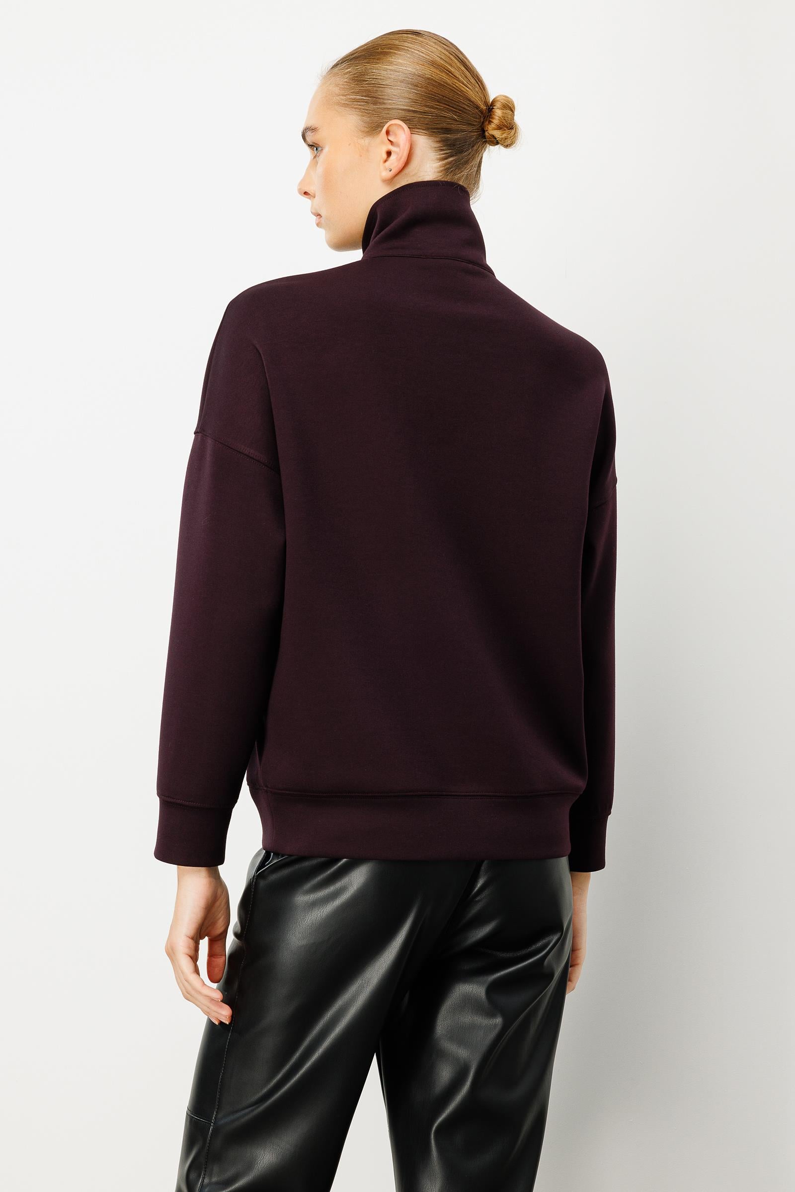 Dik Yaka Fermuarlı Sweat