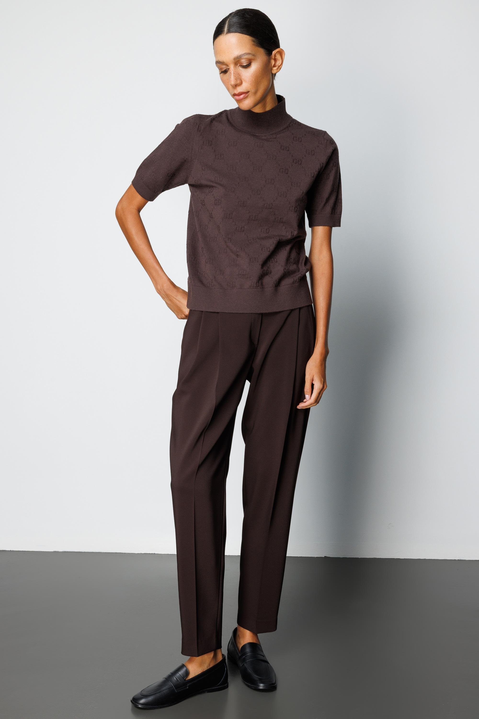 Dik Yaka Jakarlı Yarım Kol Triko