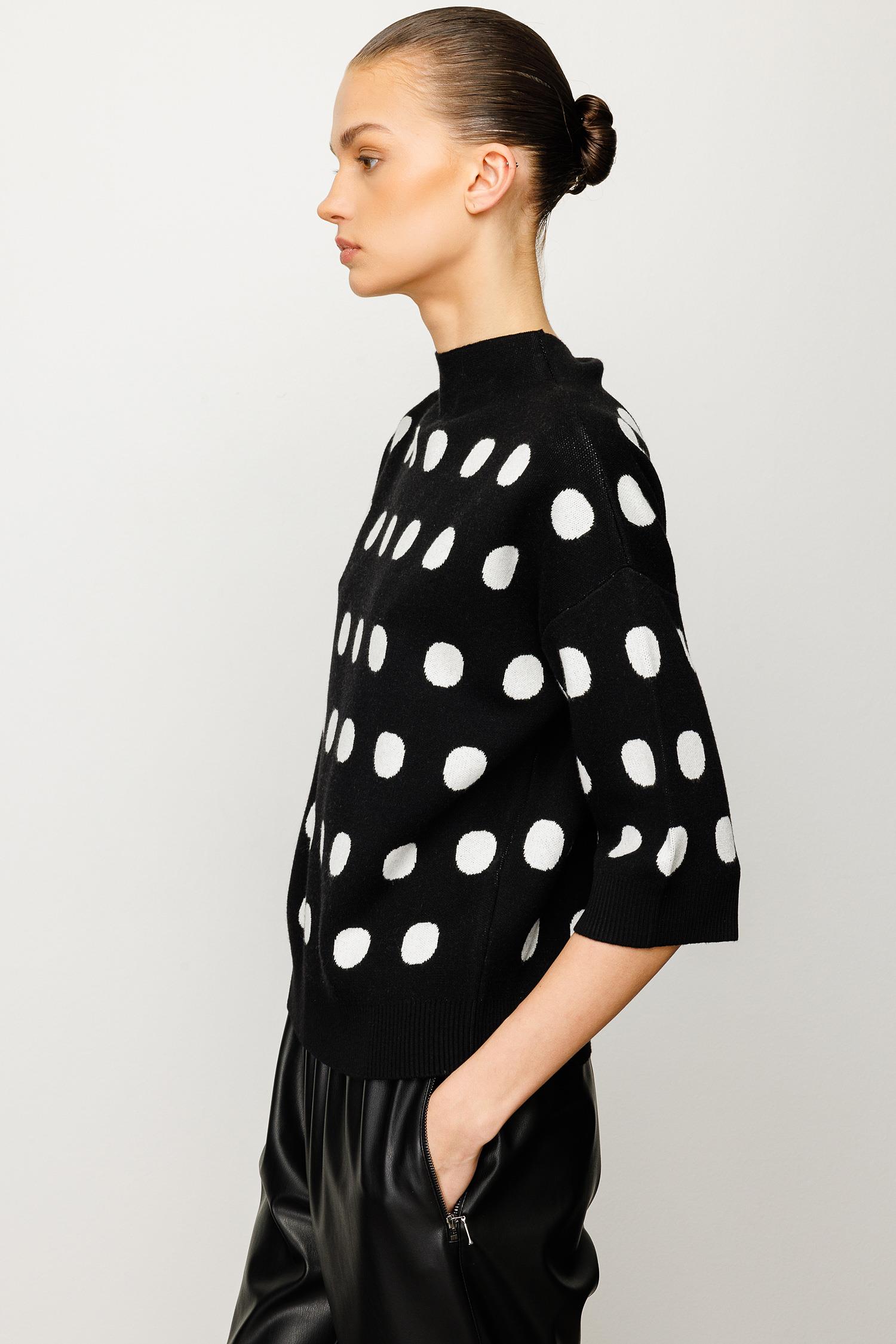 Dik Yaka Puantiyeli Triko