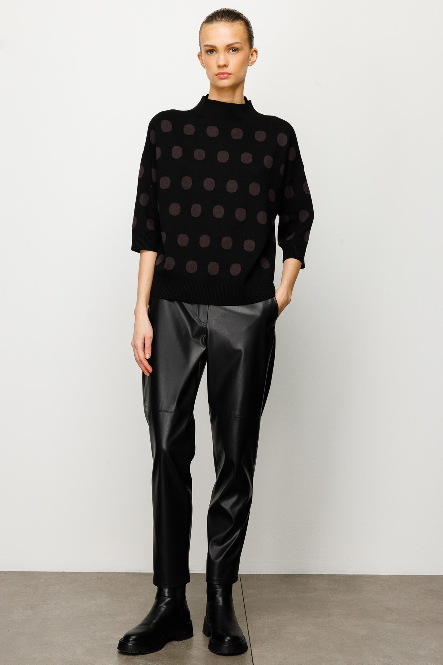 Dik Yaka Puantiyeli Triko