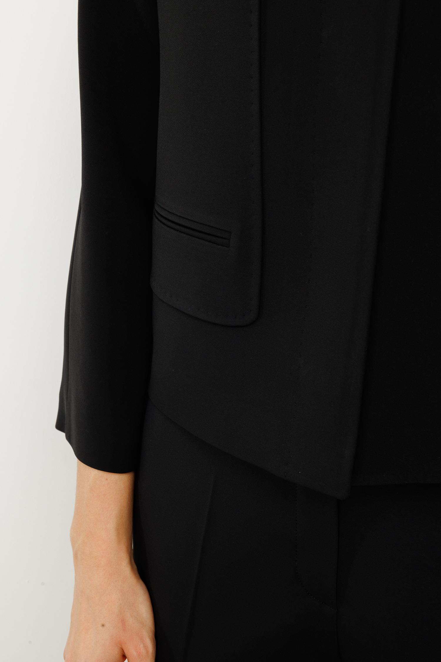 Dik Yaka Puntolu Kısa Ceket