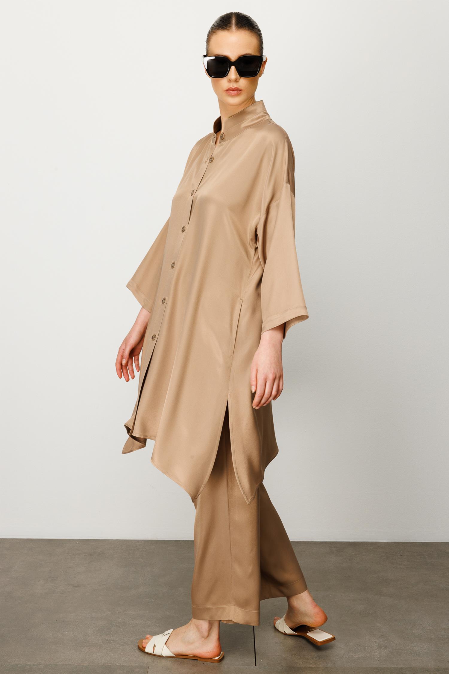 Dik Yaka Yırtmaçlı Tunik