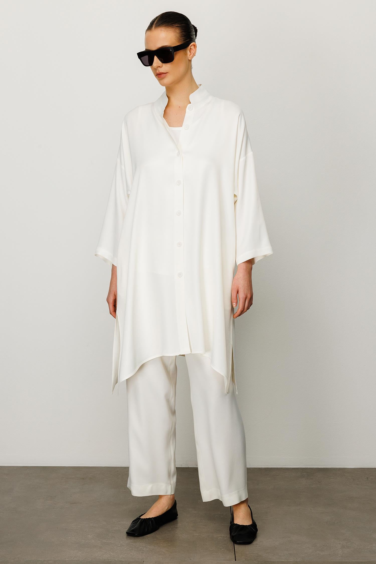 Dik Yaka Yırtmaçlı Tunik