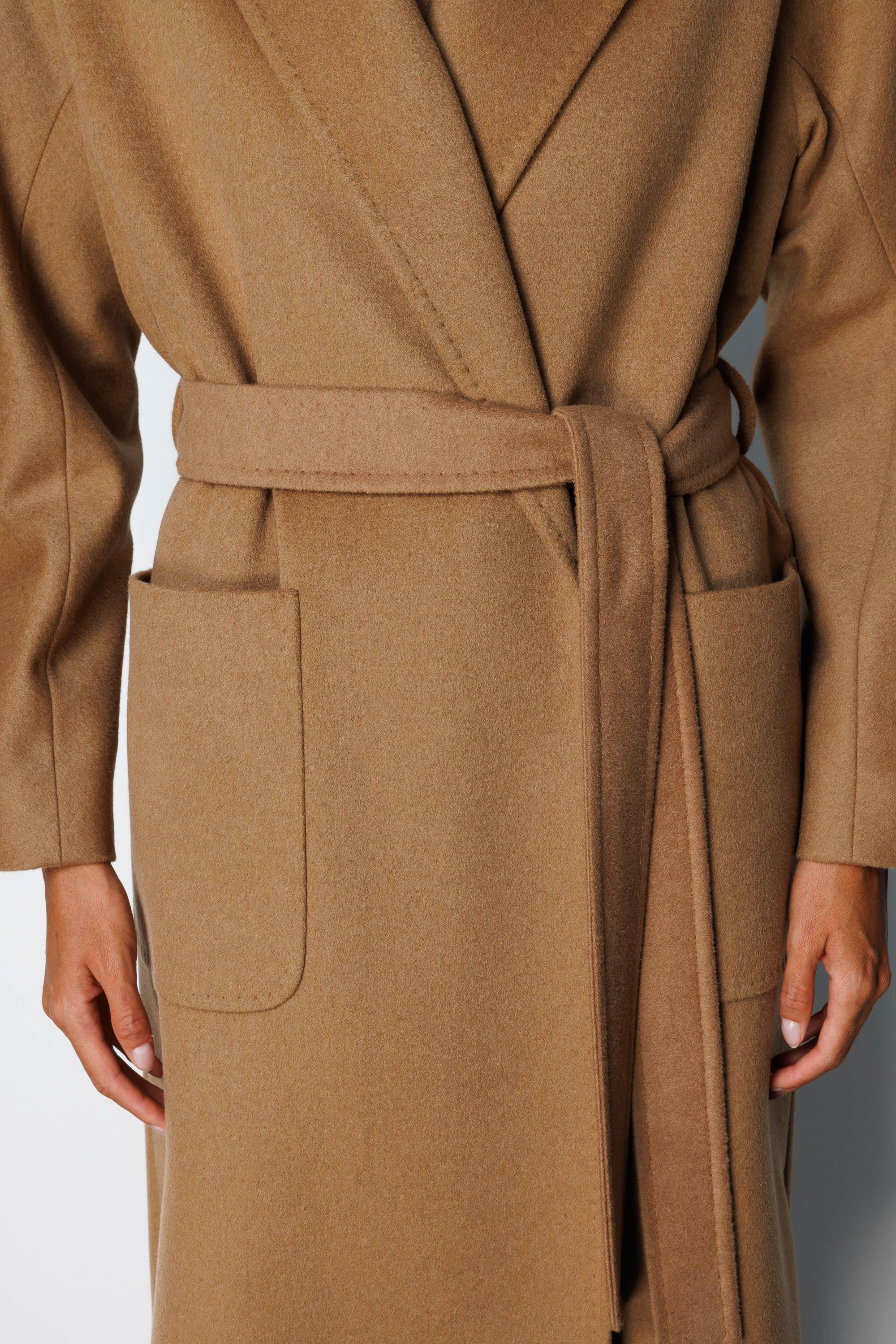 Dıştan Cepli Kemerli Manto