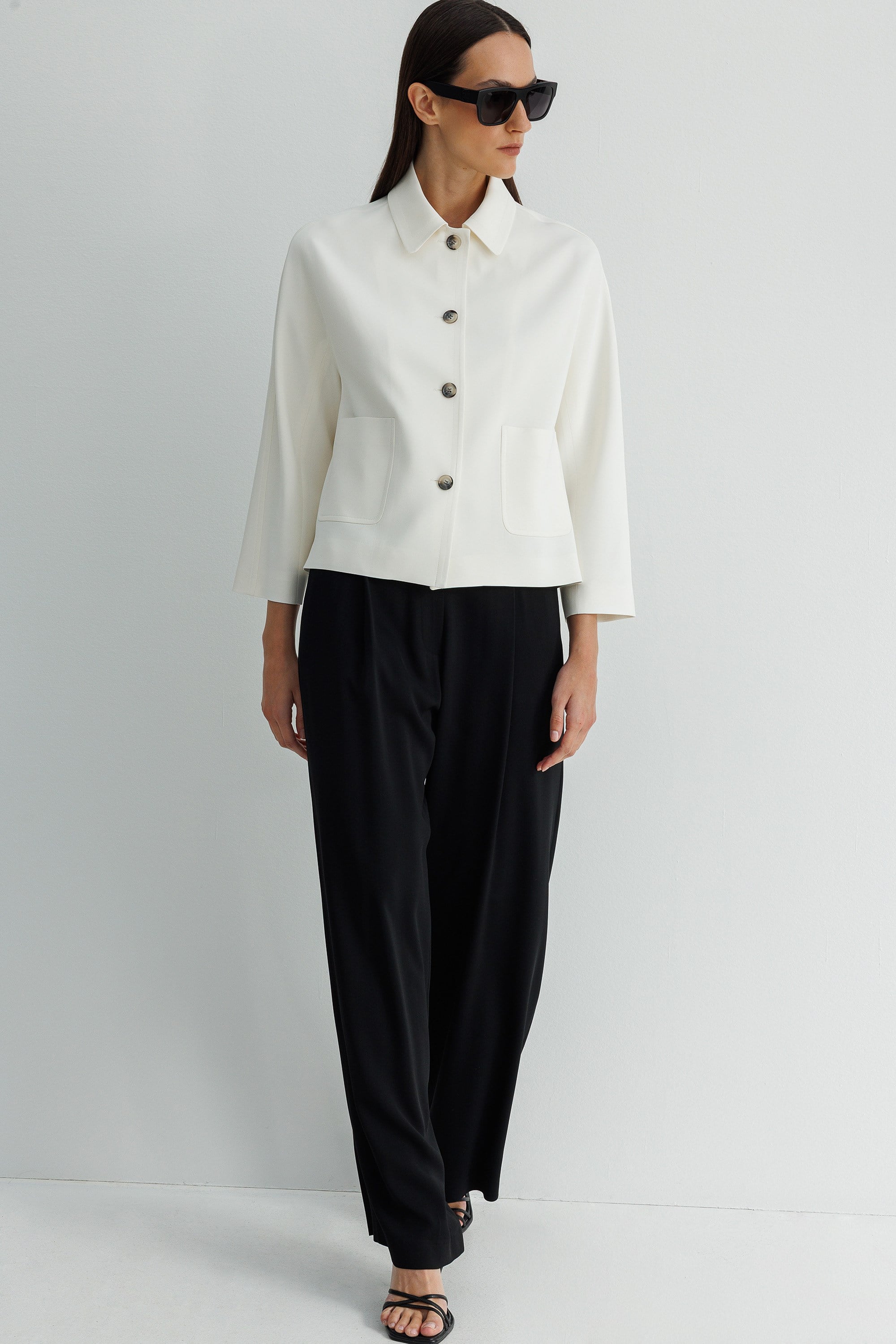 Dıştan Cepli Kısa Ceket