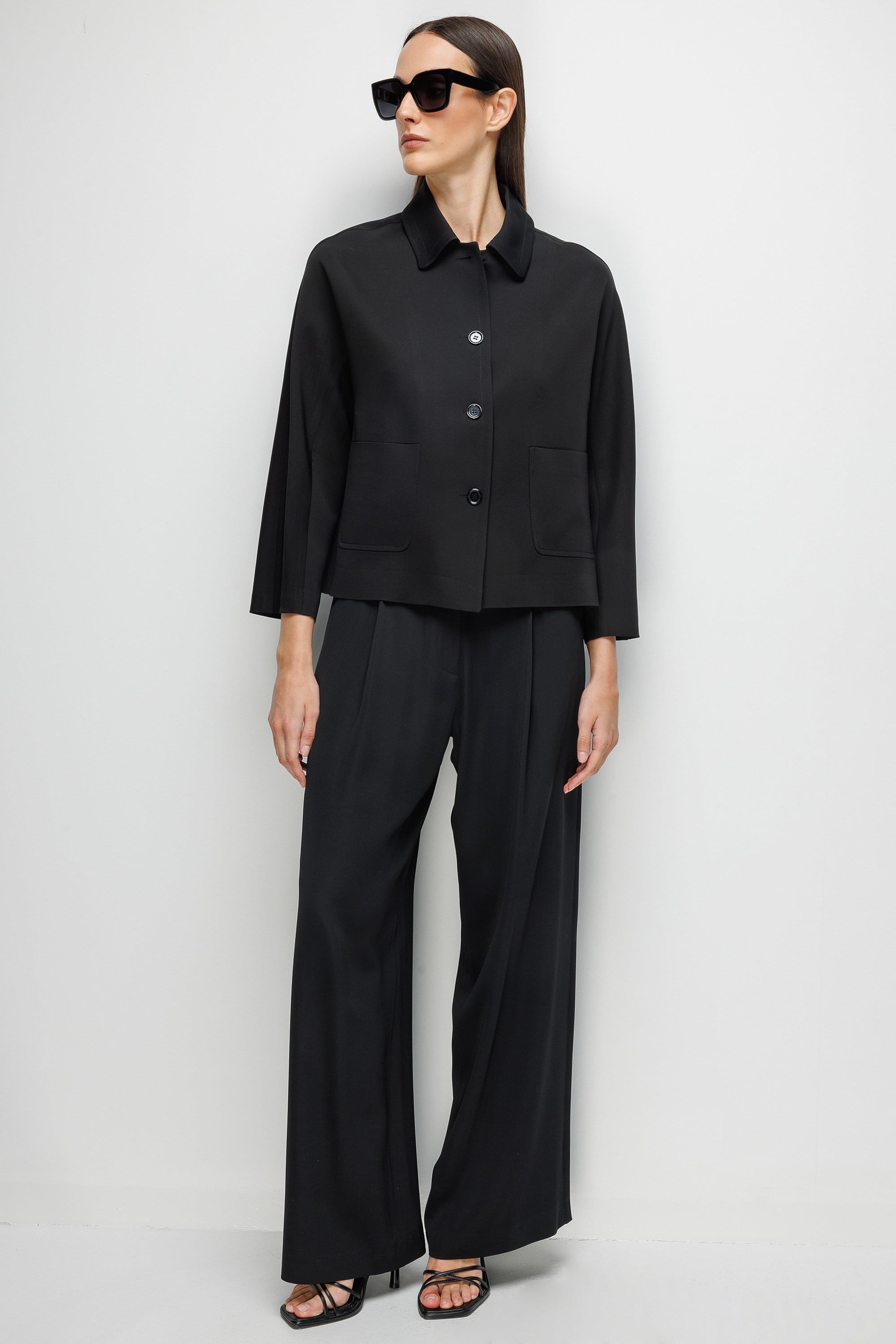 Dıştan Cepli Kısa Ceket