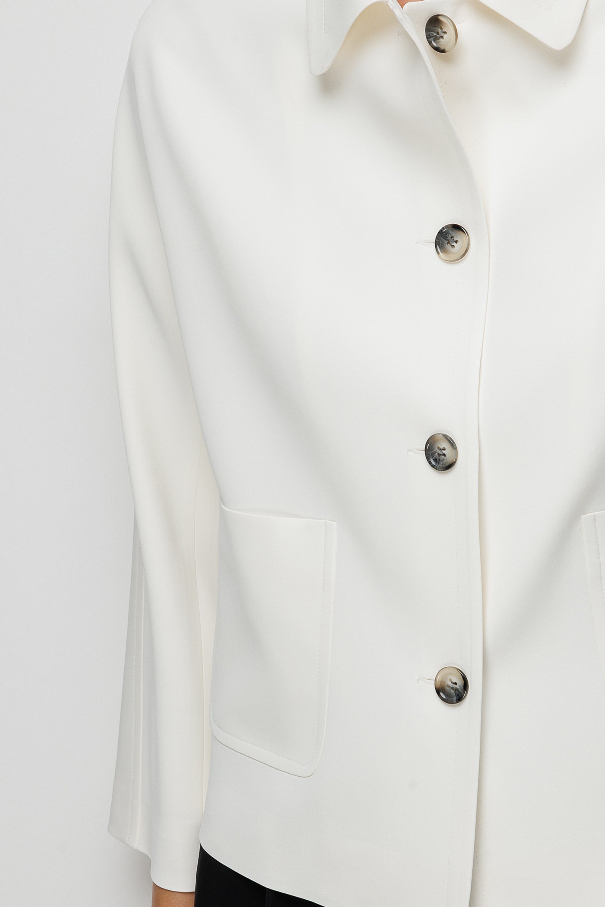 Dıştan Cepli Kısa Ceket