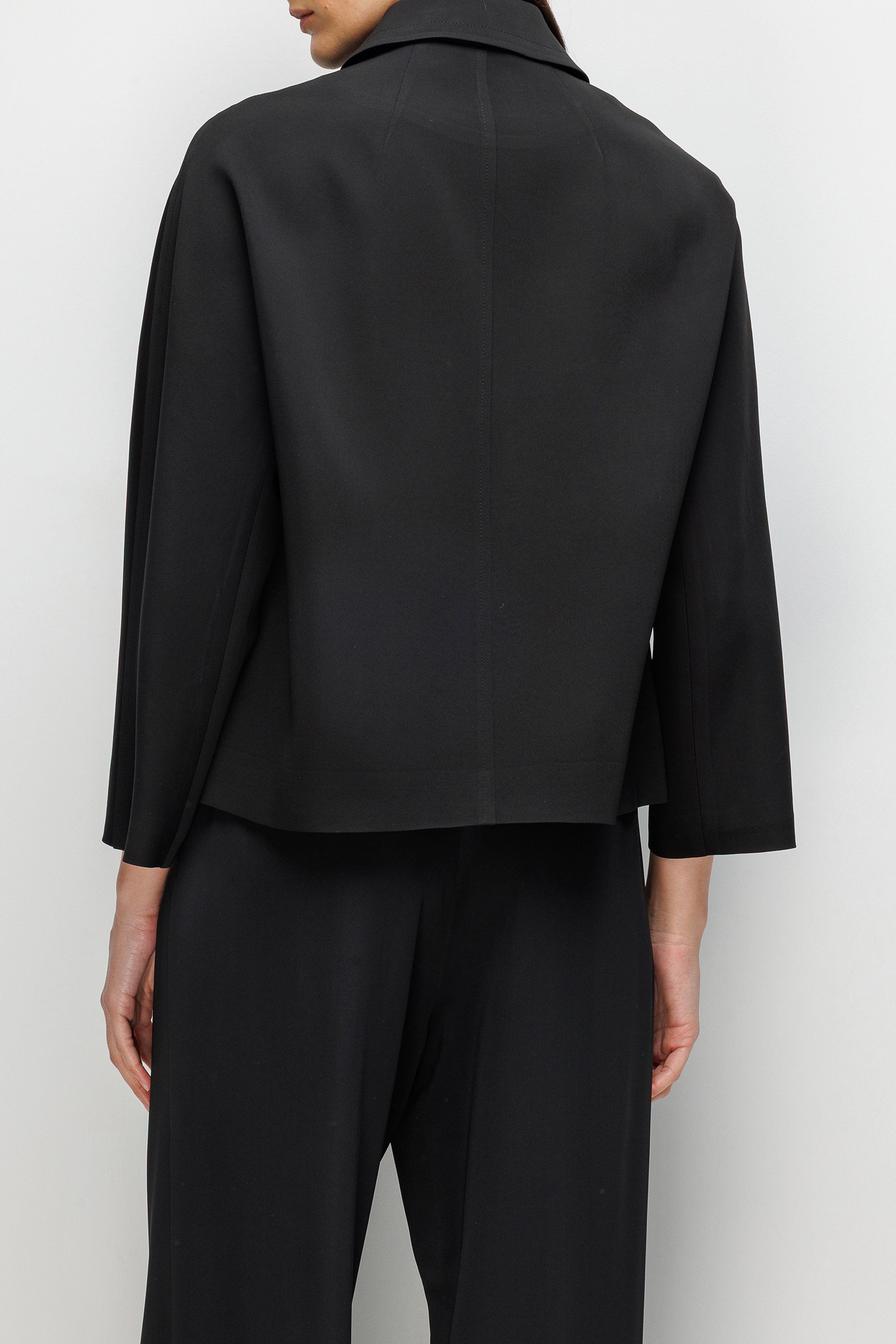 Dıştan Cepli Kısa Ceket