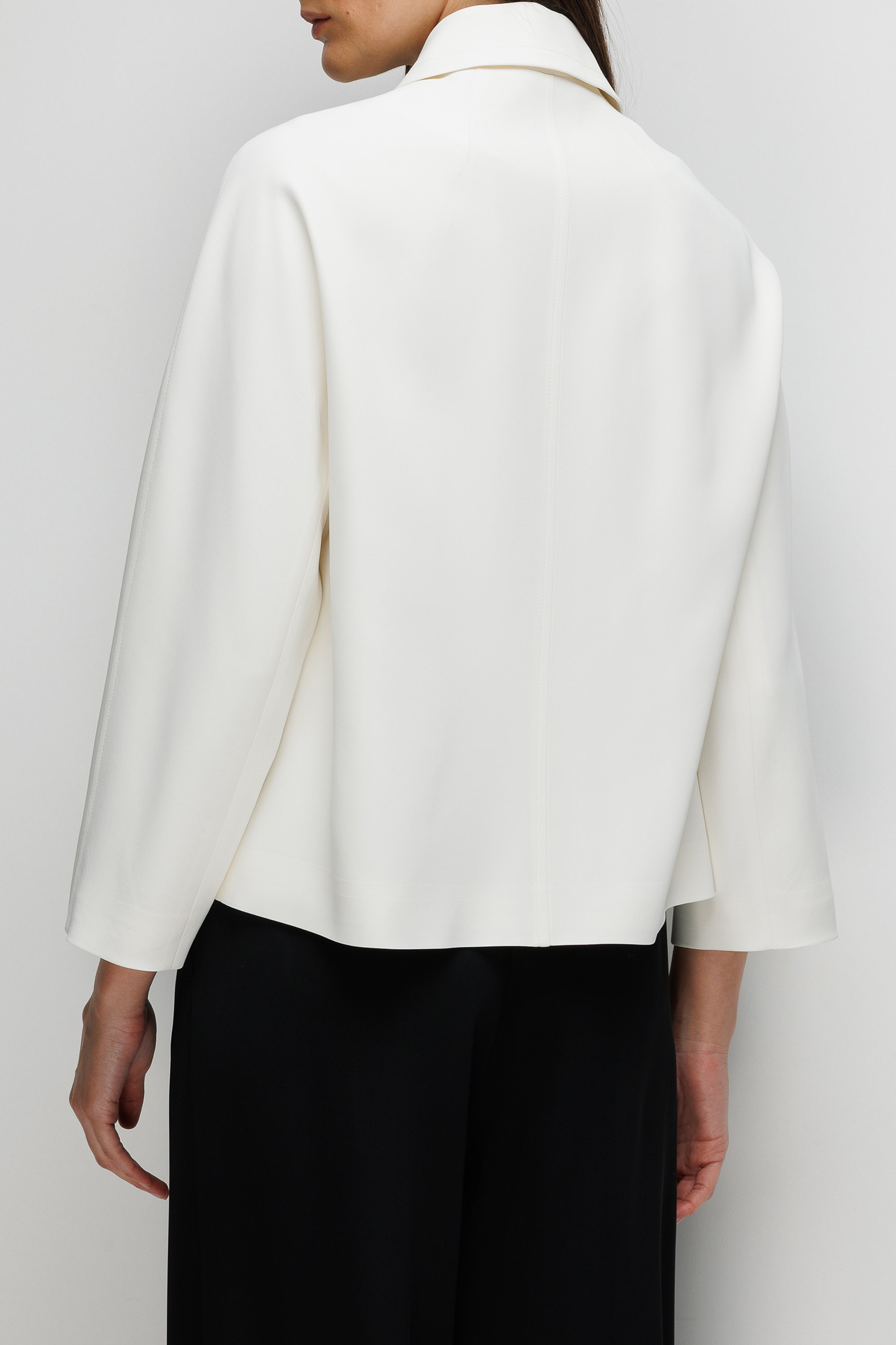 Dıştan Cepli Kısa Ceket