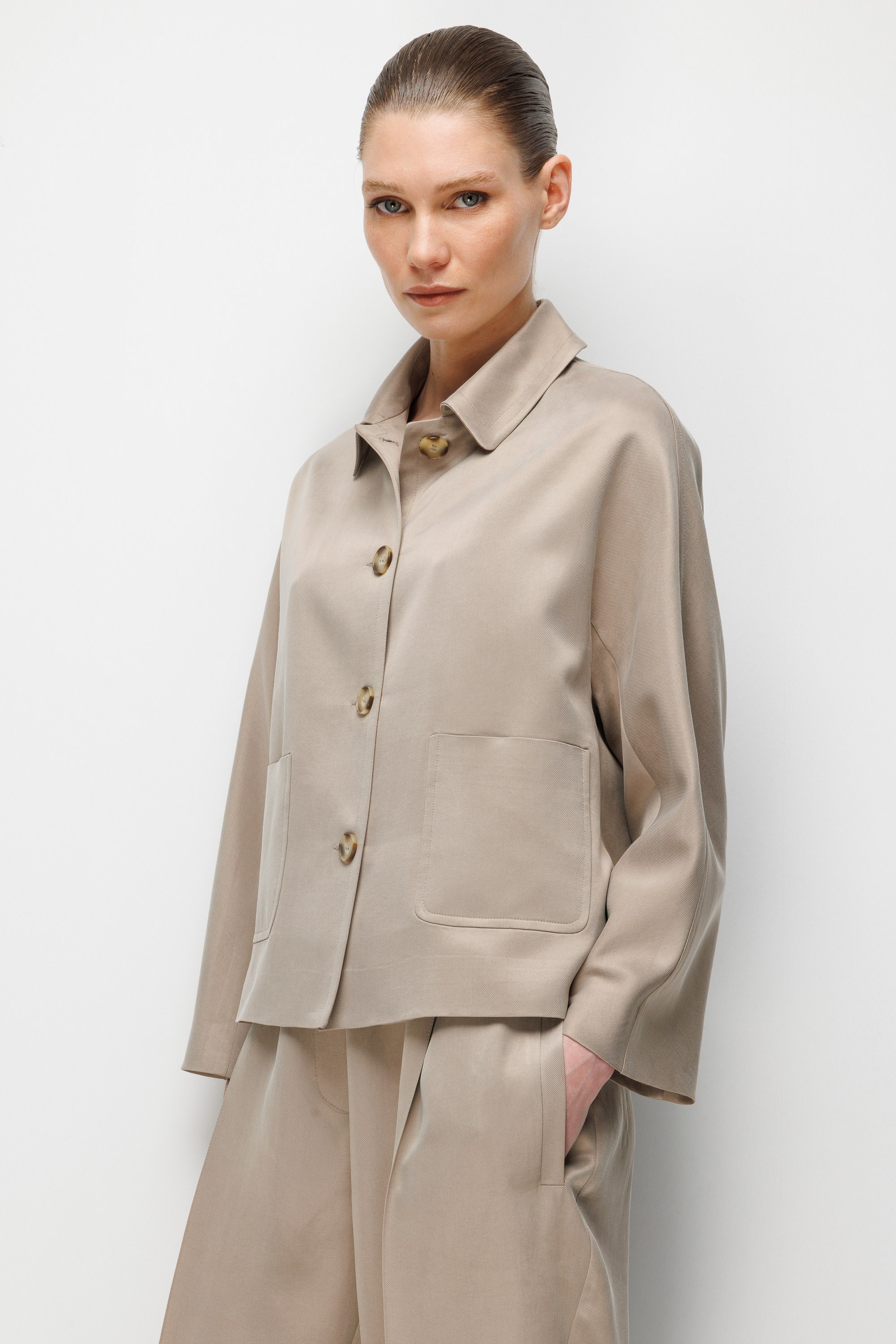 Dıştan Cepli Kısa Ceket