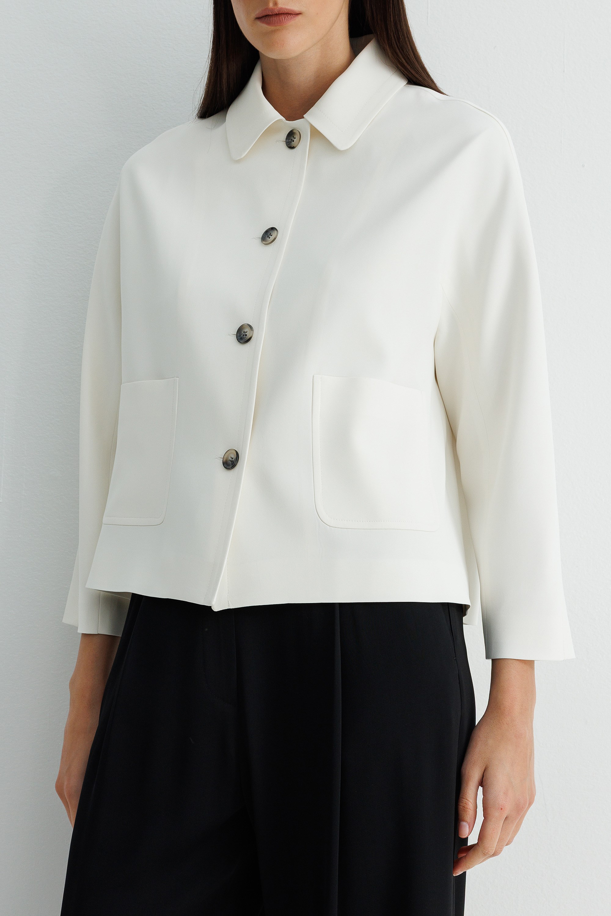 Dıştan Cepli Kısa Ceket