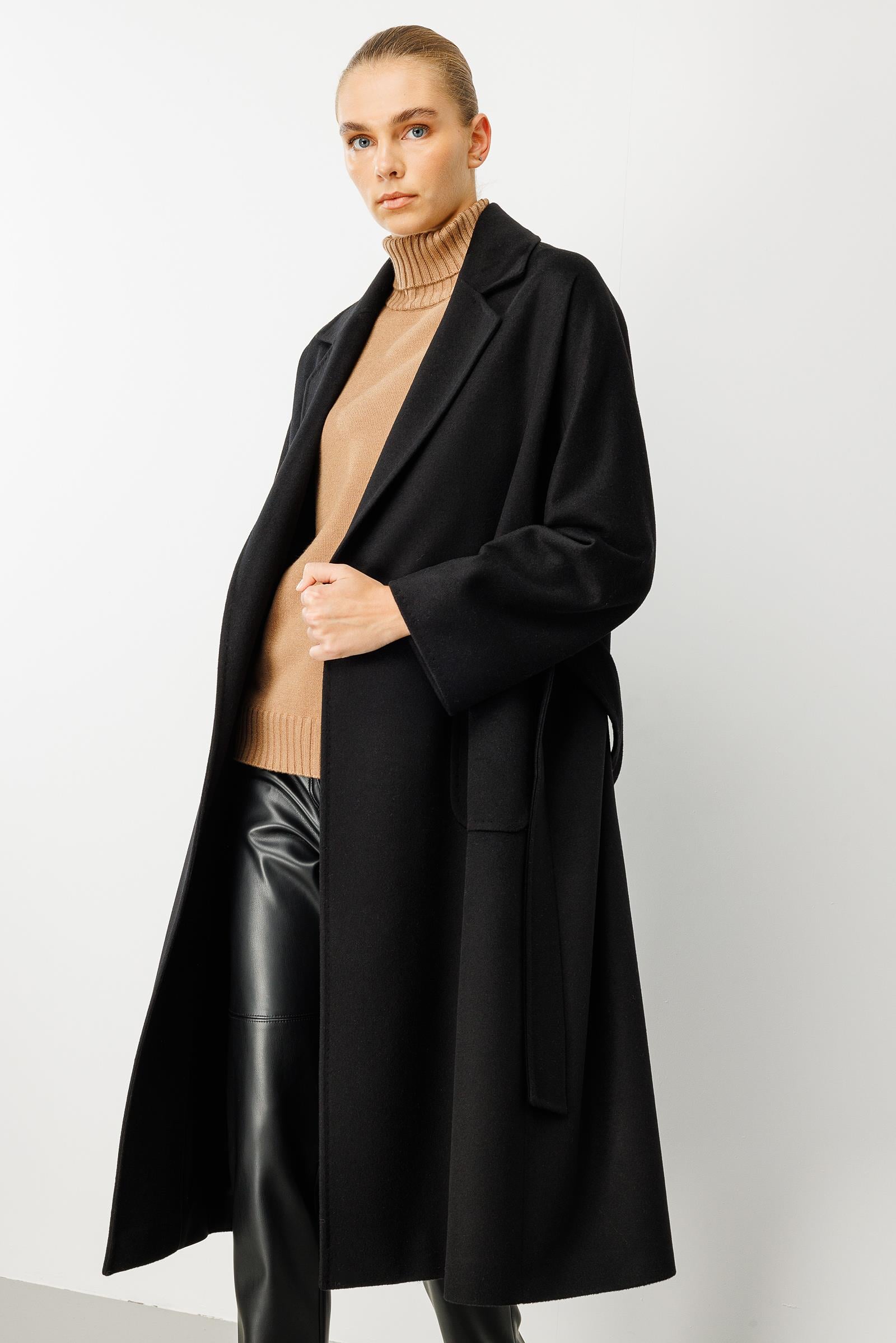 Dıştan Cepli Uzun Manto