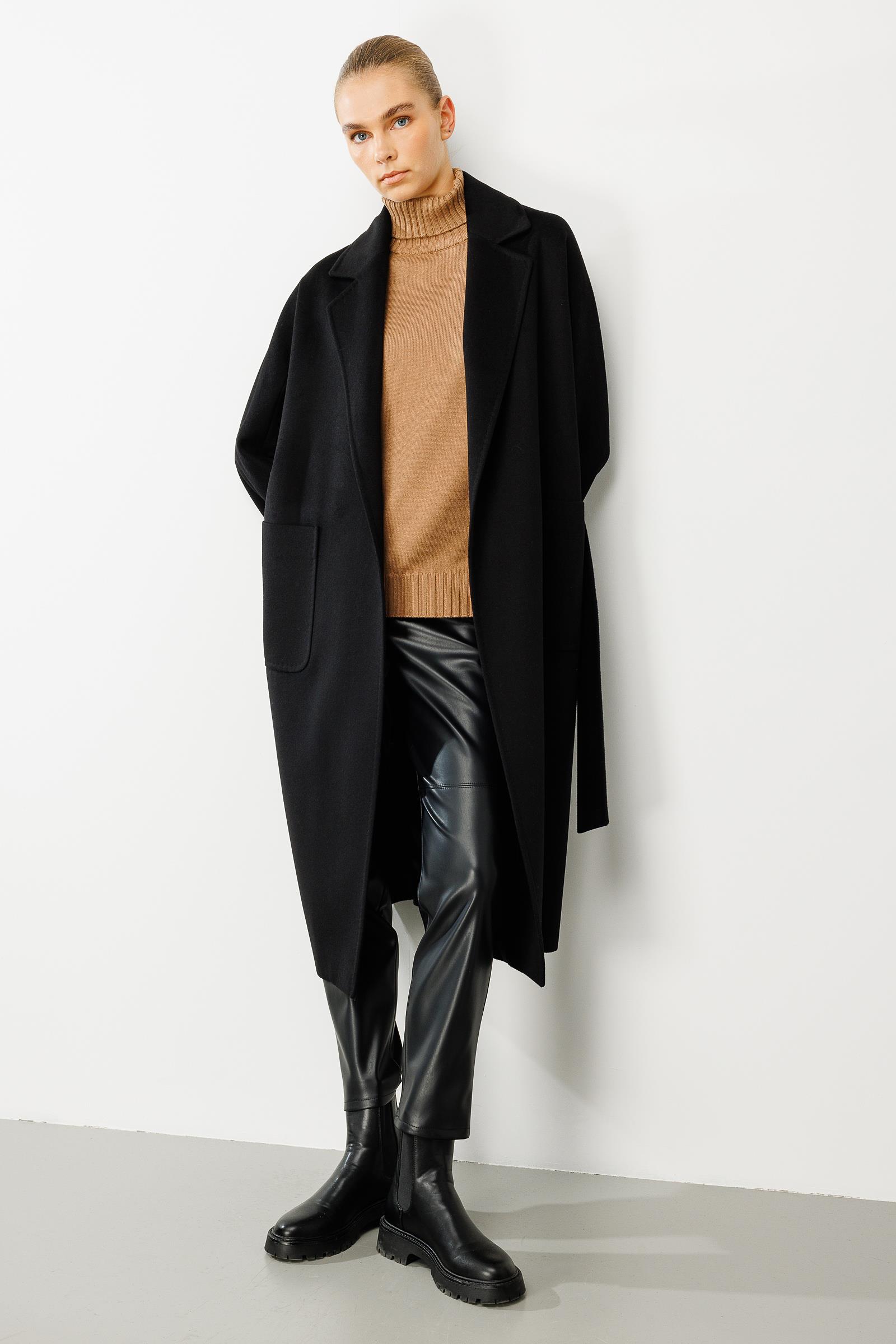 Dıştan Cepli Uzun Manto