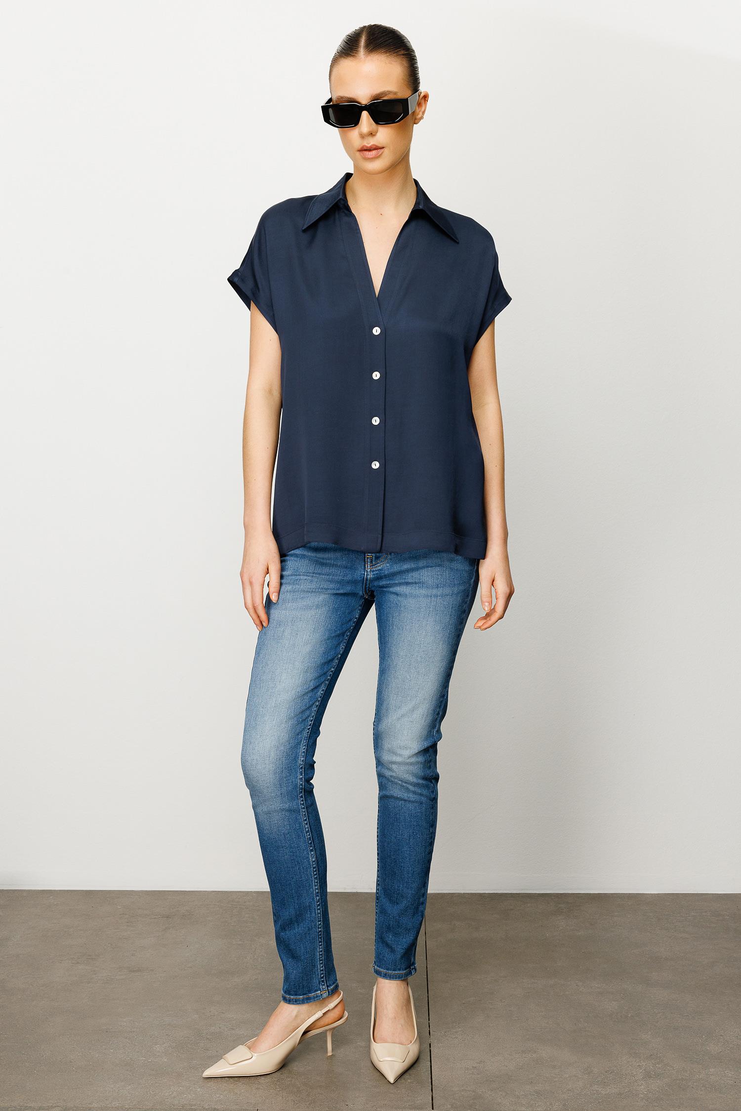 Düşük Kol Yakalı Bluz