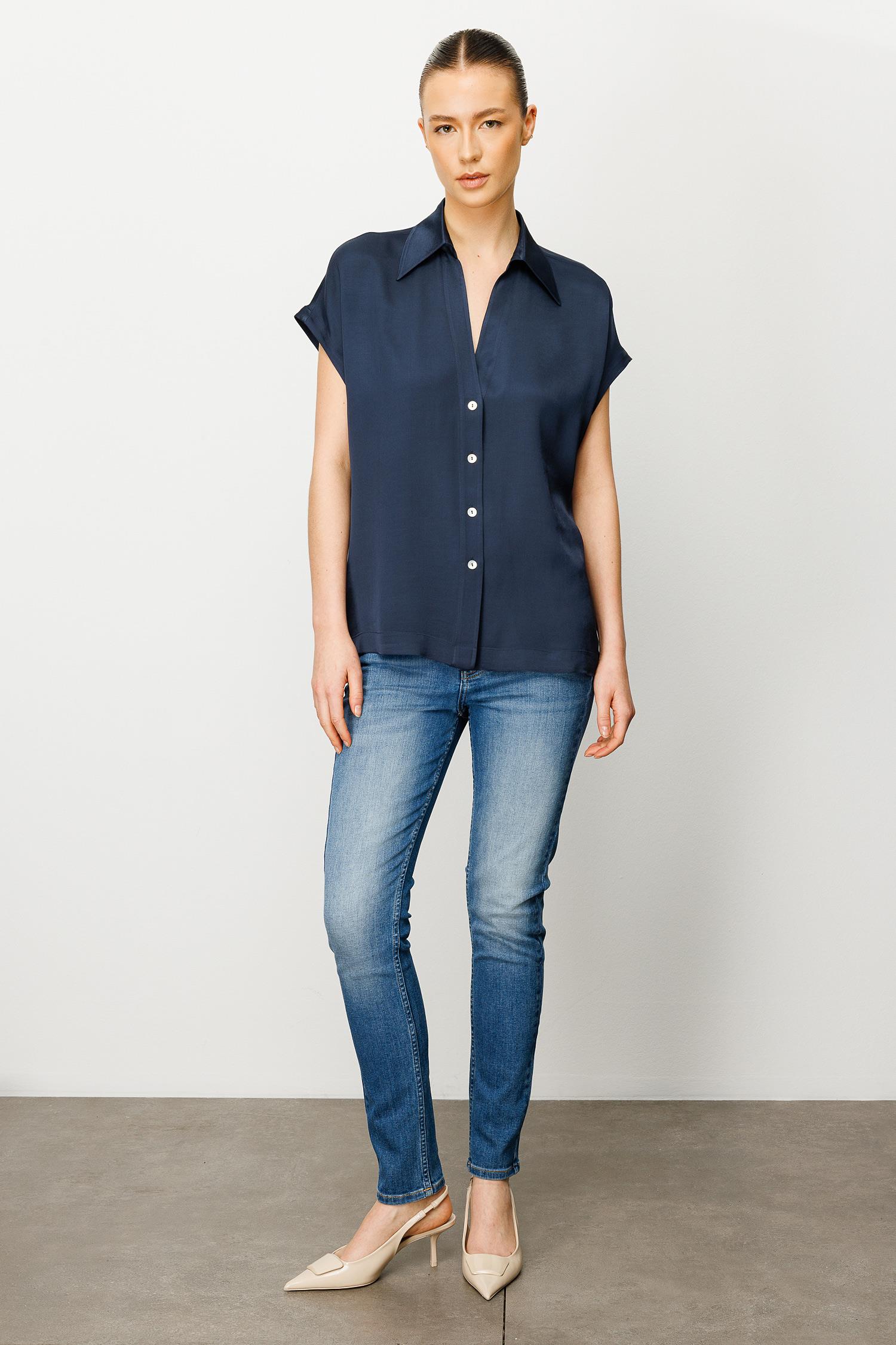 Düşük Kol Yakalı Bluz