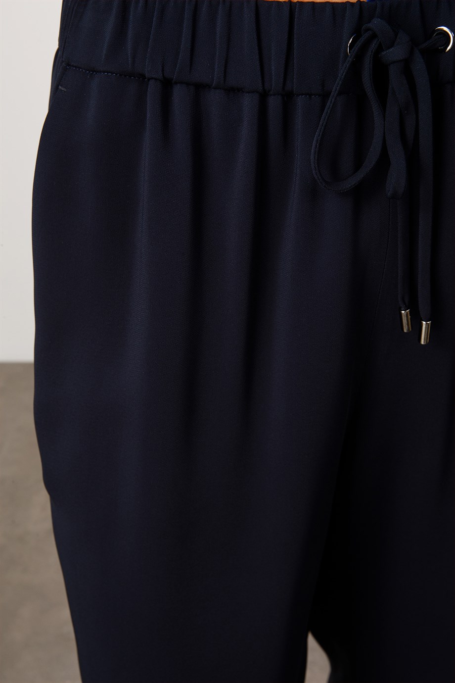 Elastan Kemerli Bol Pantolon