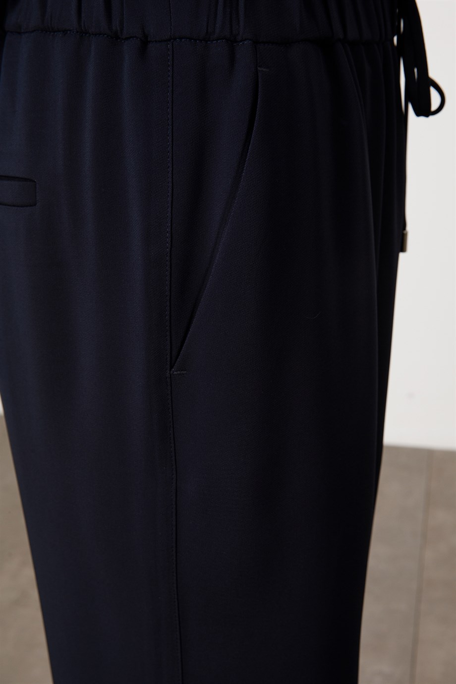 Elastan Kemerli Bol Pantolon