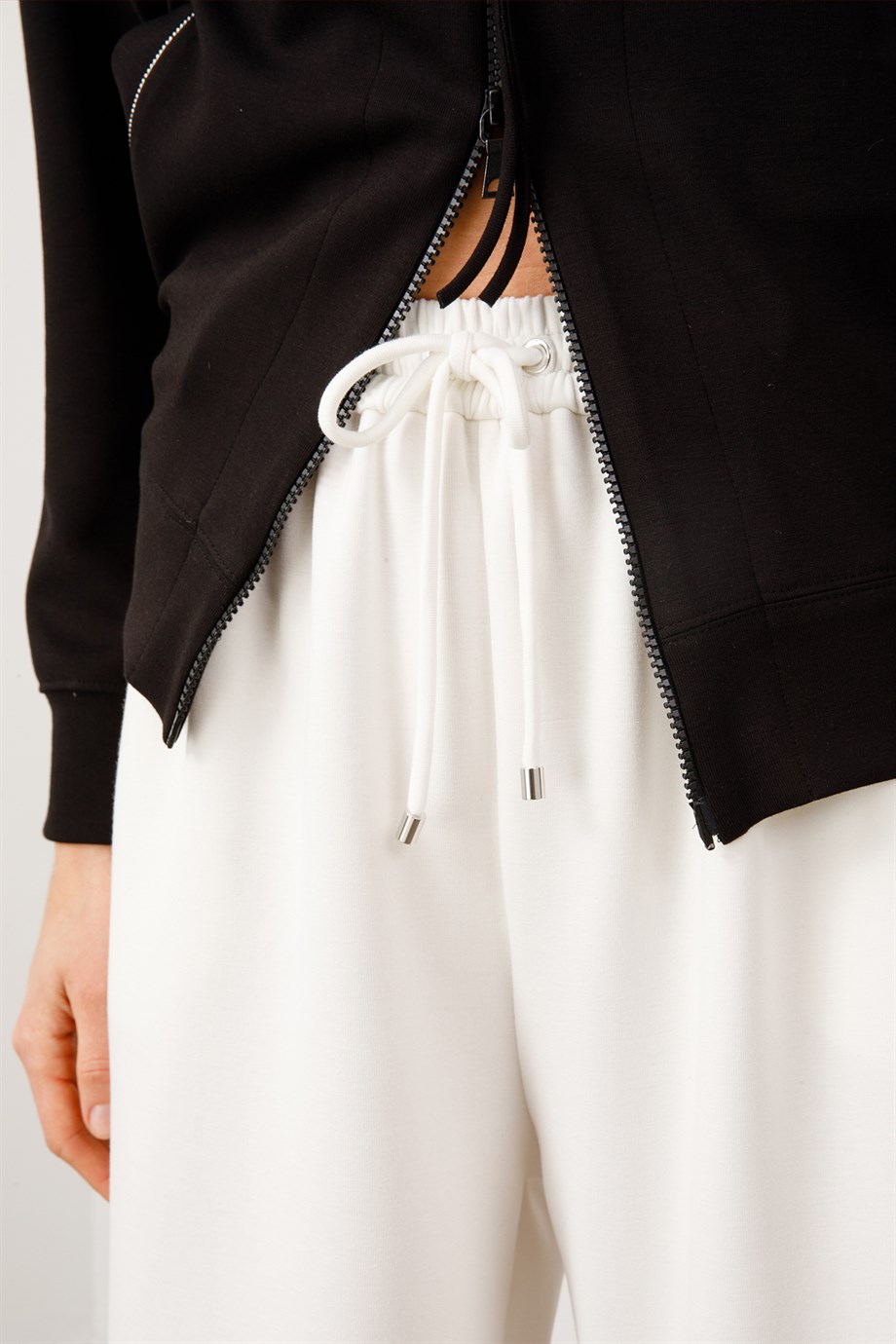 Elestan Kemerli Sweat Şort