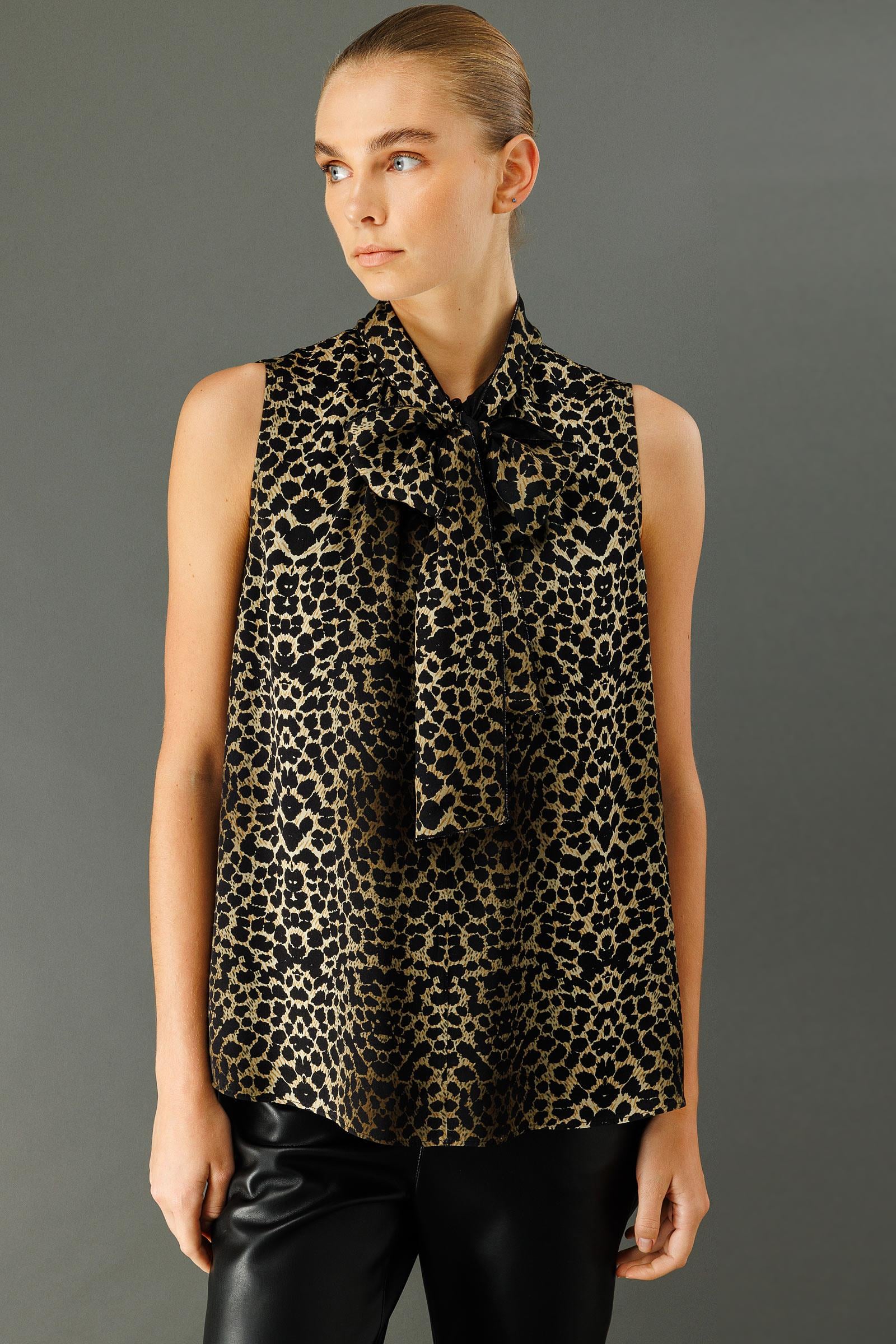 Fiyonklu Kolsuz Bluz