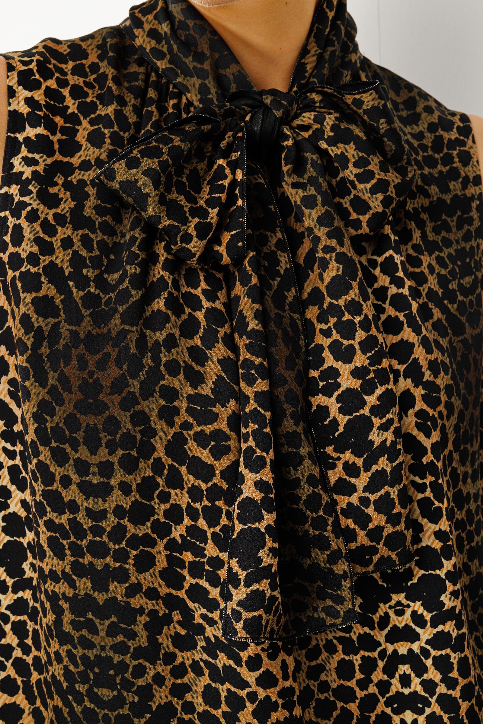 Fiyonklu Kolsuz Bluz