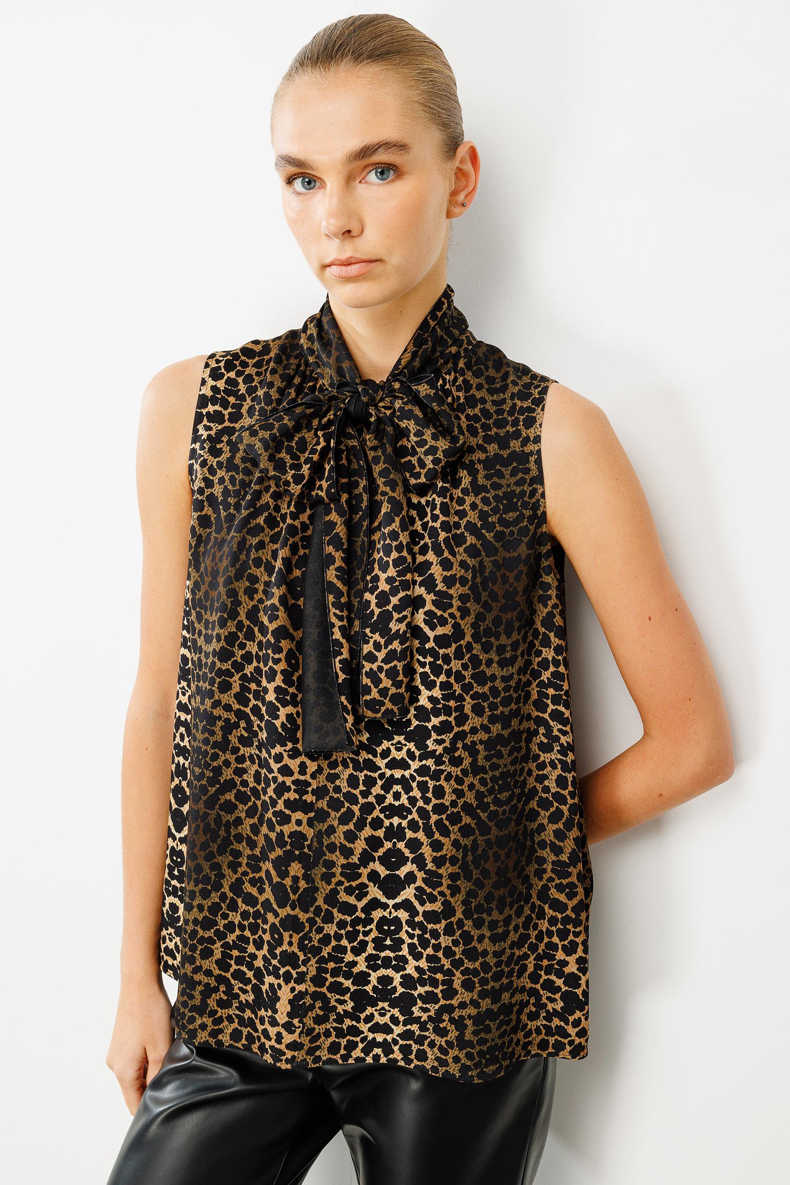 Fiyonklu Kolsuz Bluz