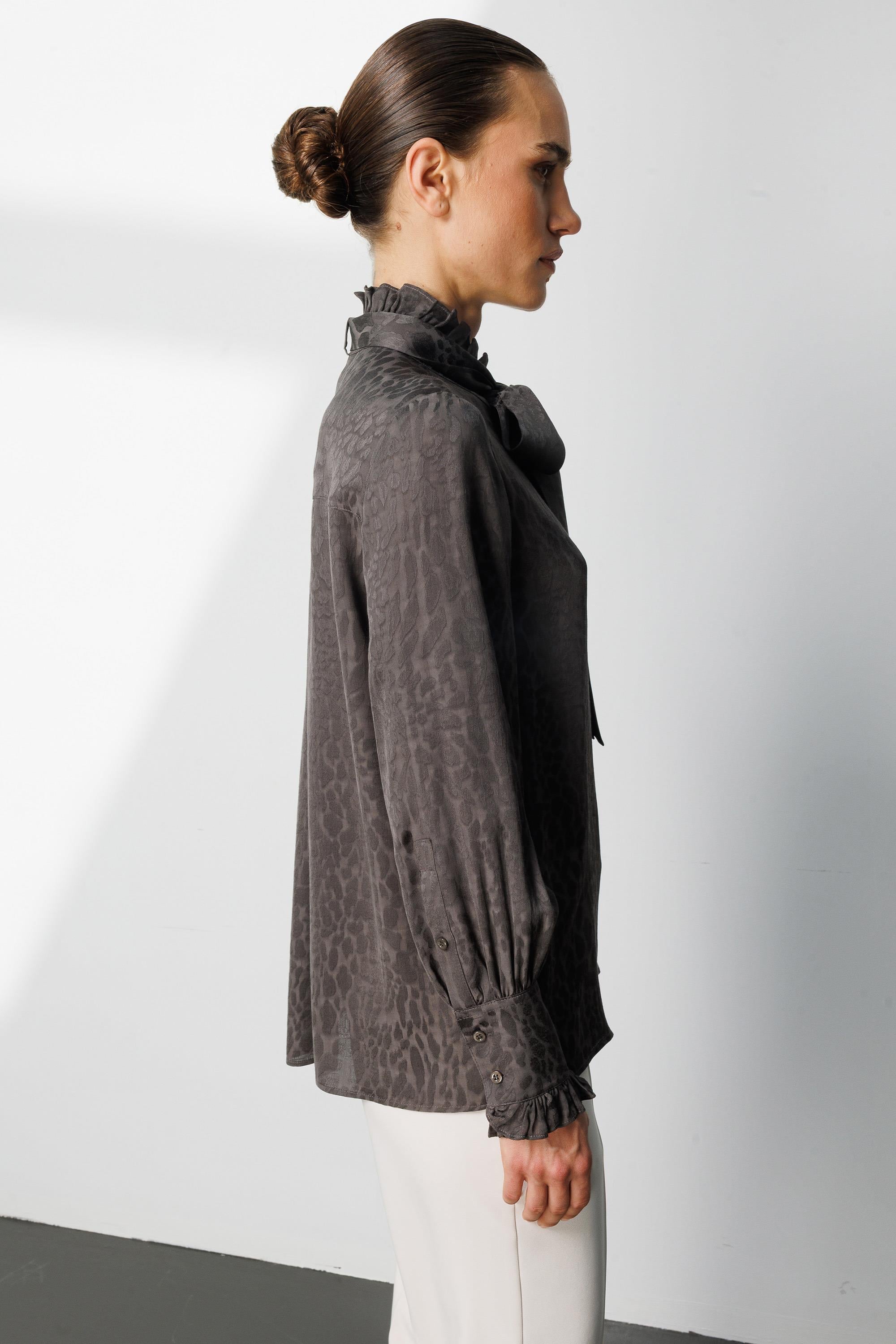 Fularlı Jakarlı Bluz