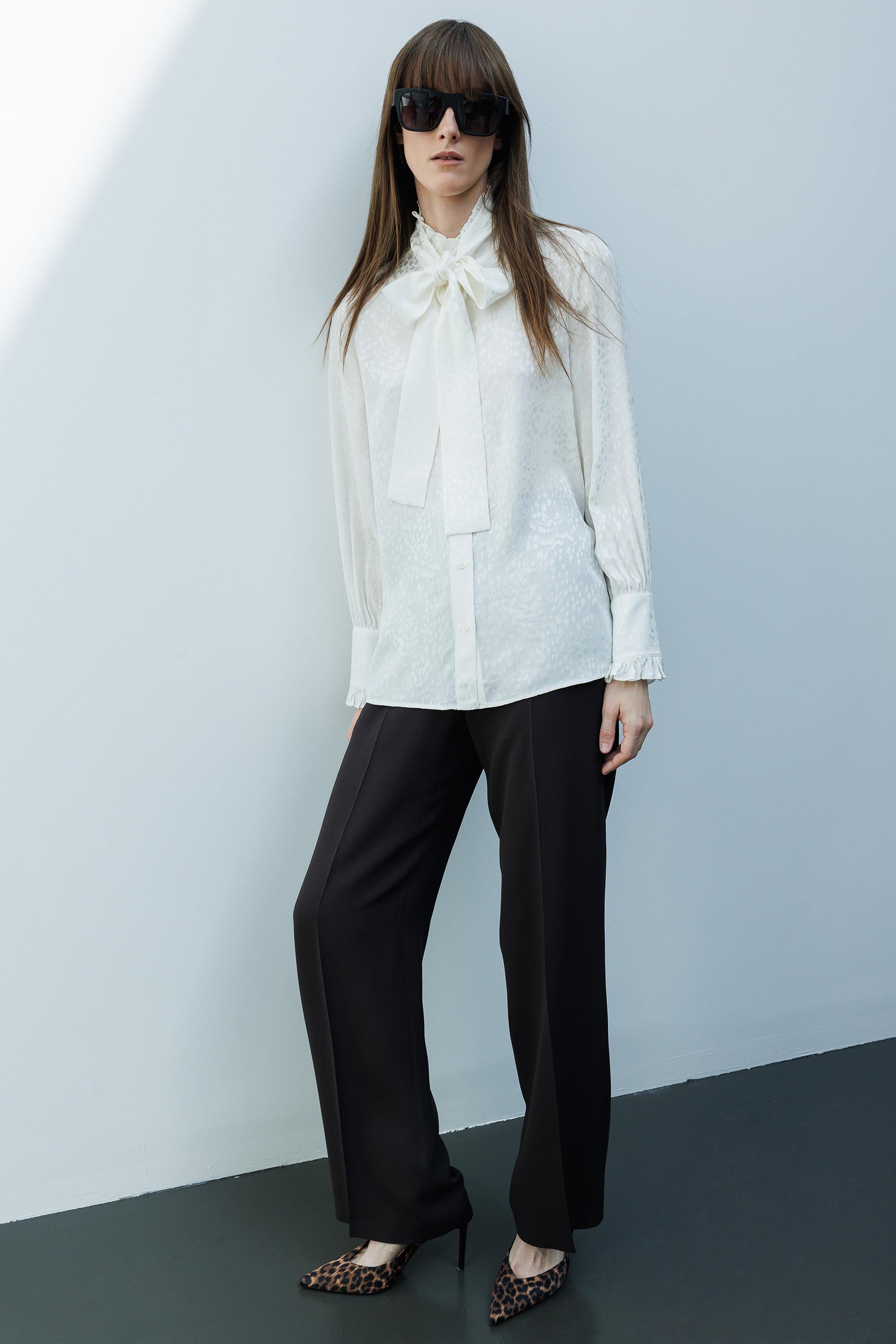 Fularlı Jakarlı Bluz