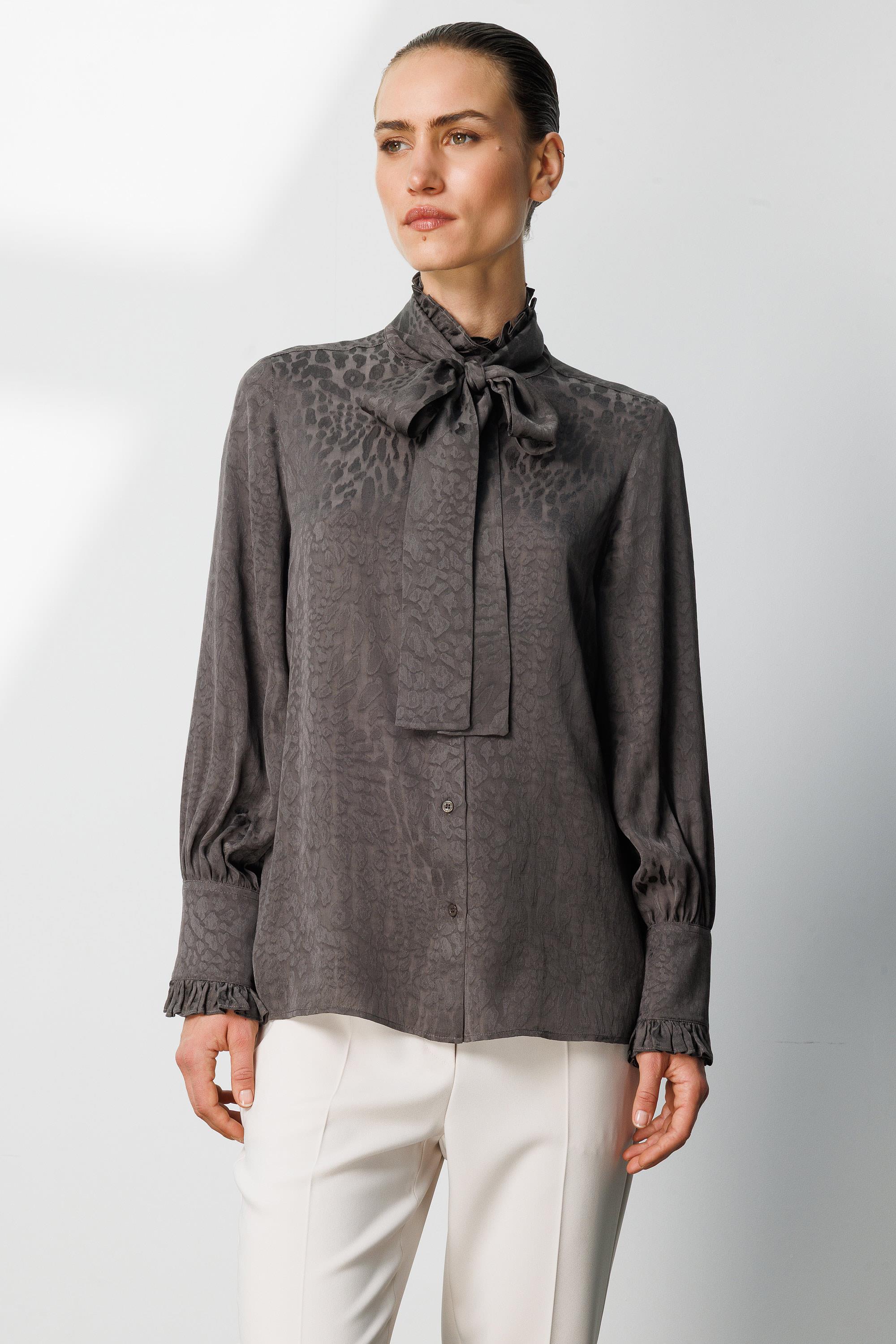 Fularlı Jakarlı Bluz