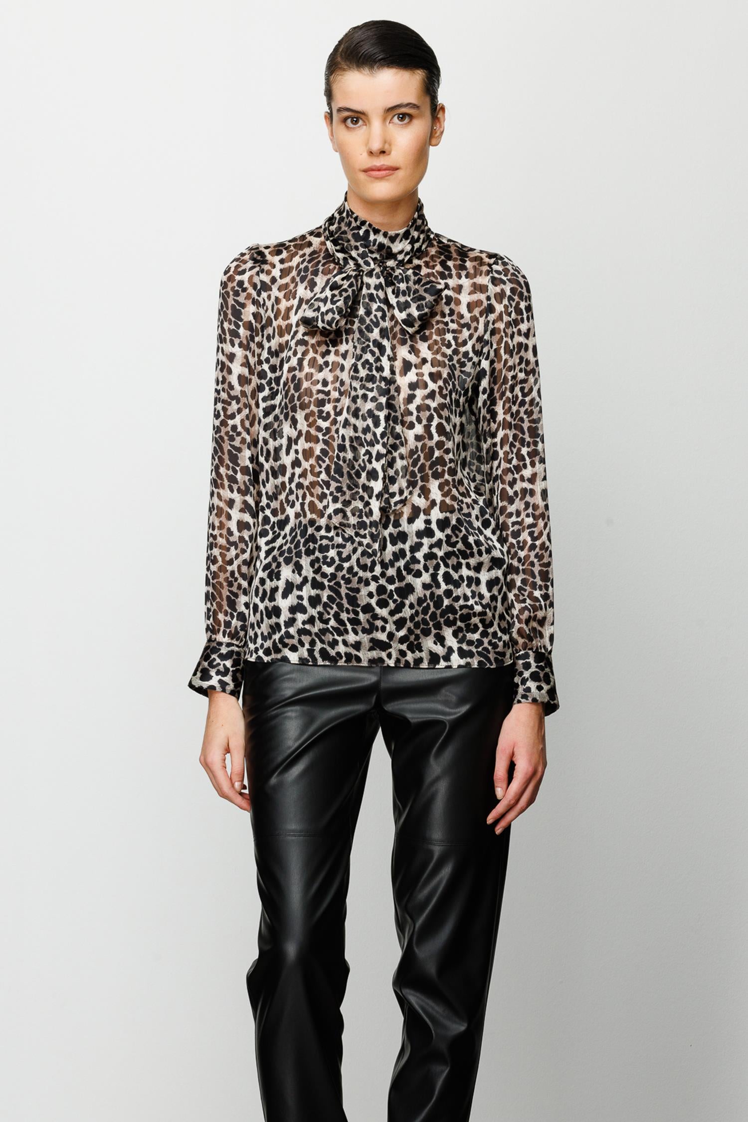 Fularlı Leopar Desen Bluz