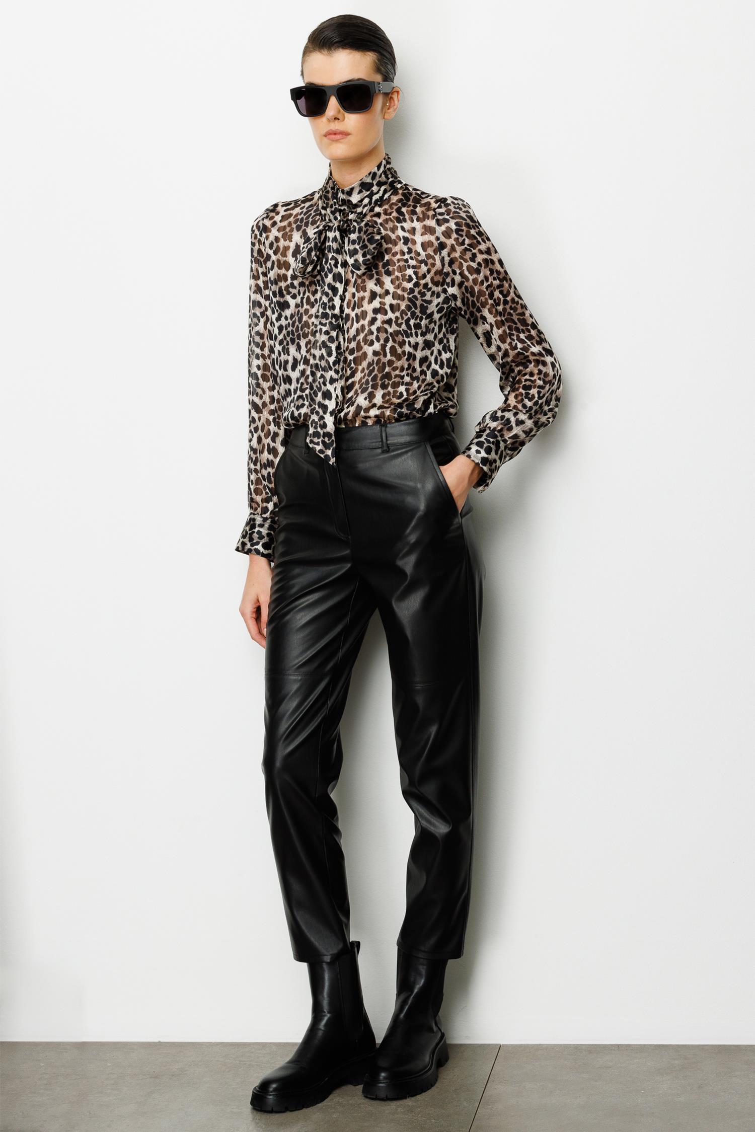 Fularlı Leopar Desen Bluz