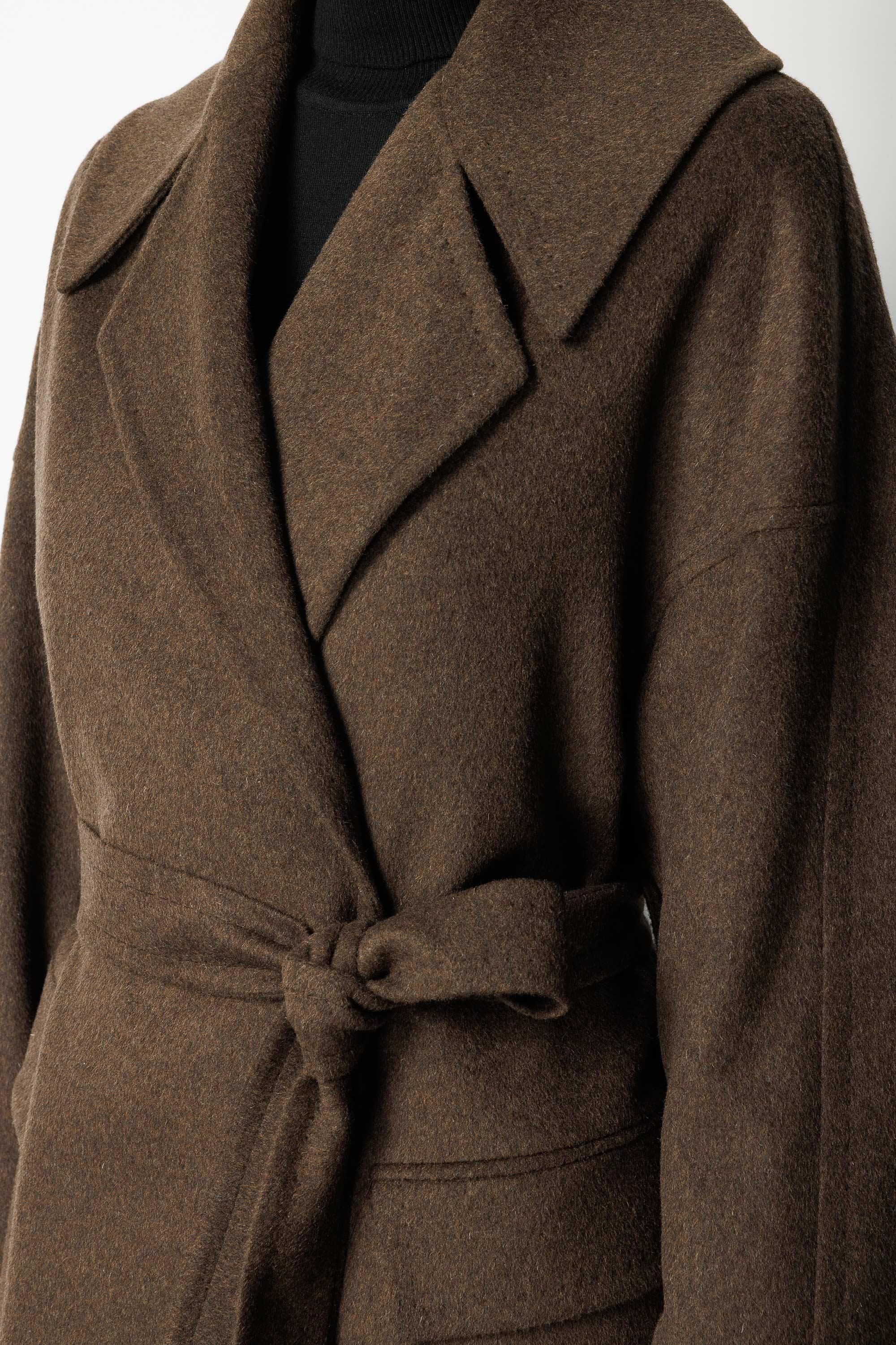 Geniş Yaka Kemerli Manto