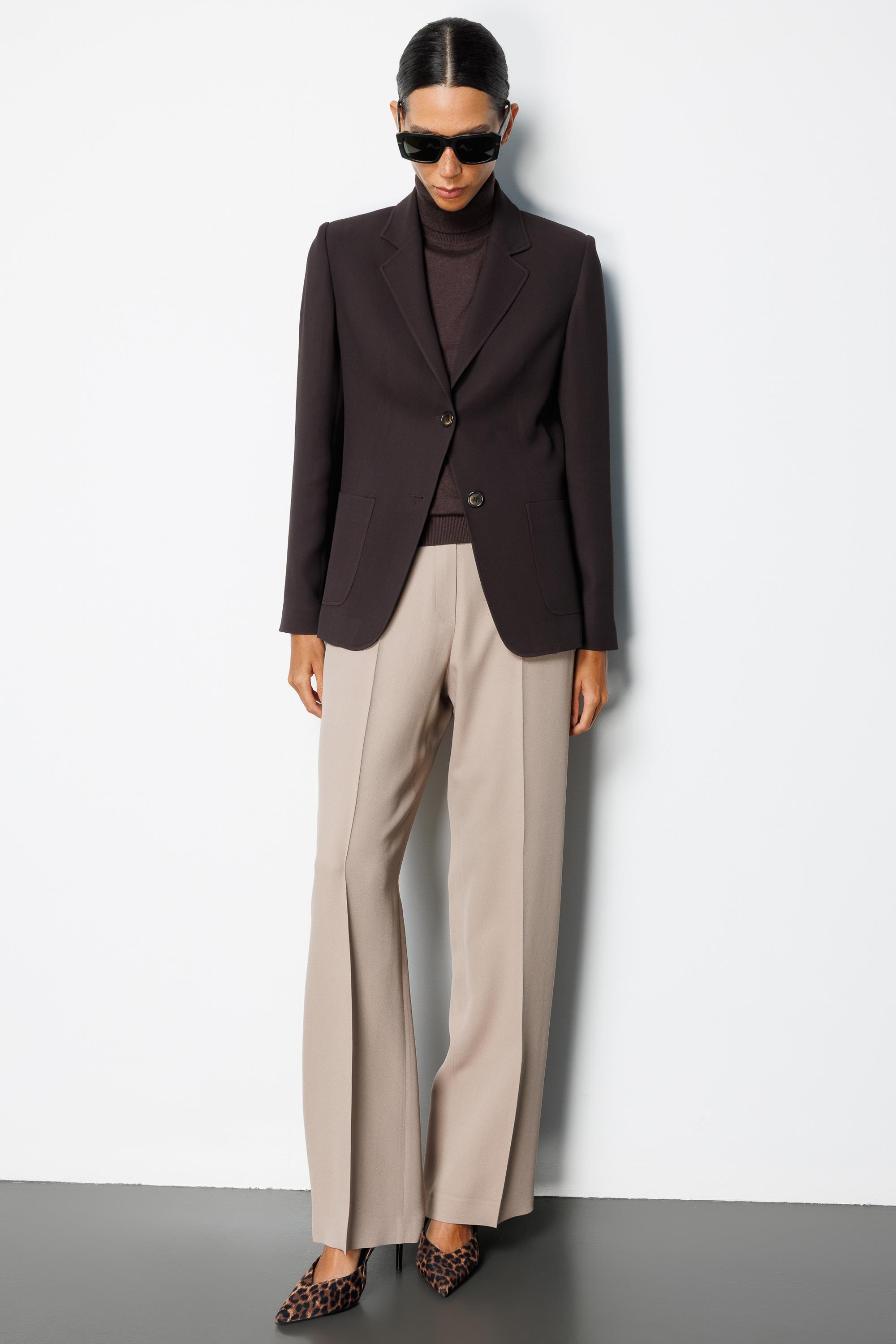 İki Dügmeli Dıştan Cepli Ceket