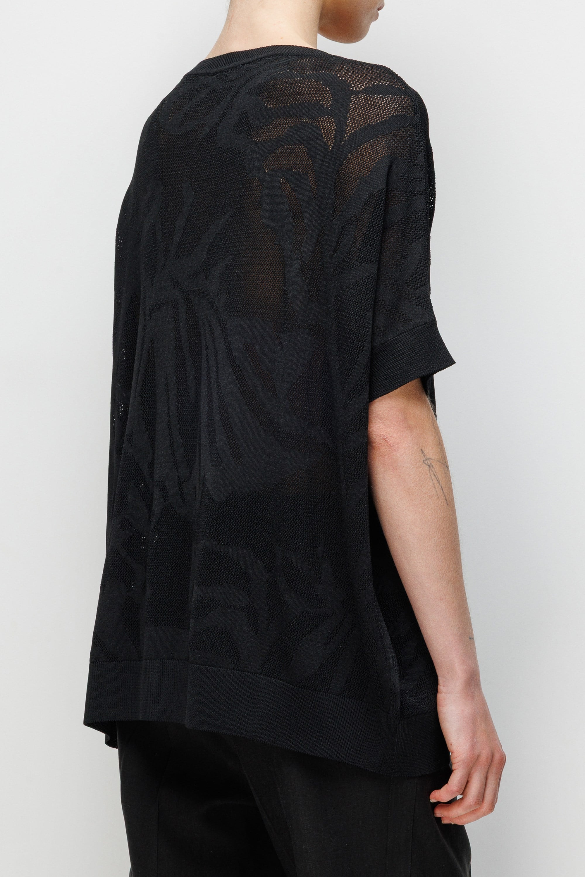 Kayık Yaka Jakarlı Triko